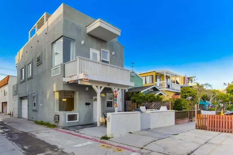 Property building in 199-Surf Stars Combo