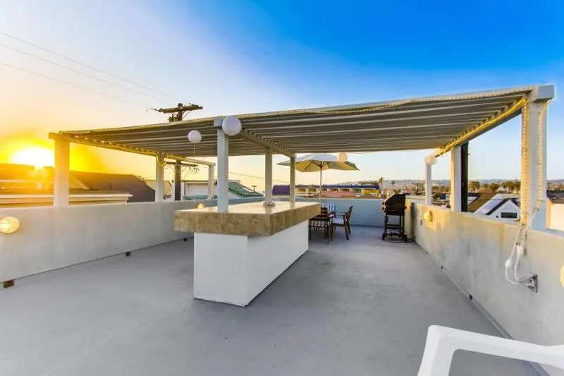 Property building in 199-Surf Stars Combo