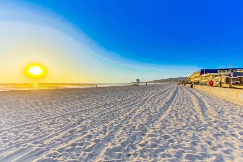 Property building in 199-Surf Stars Combo