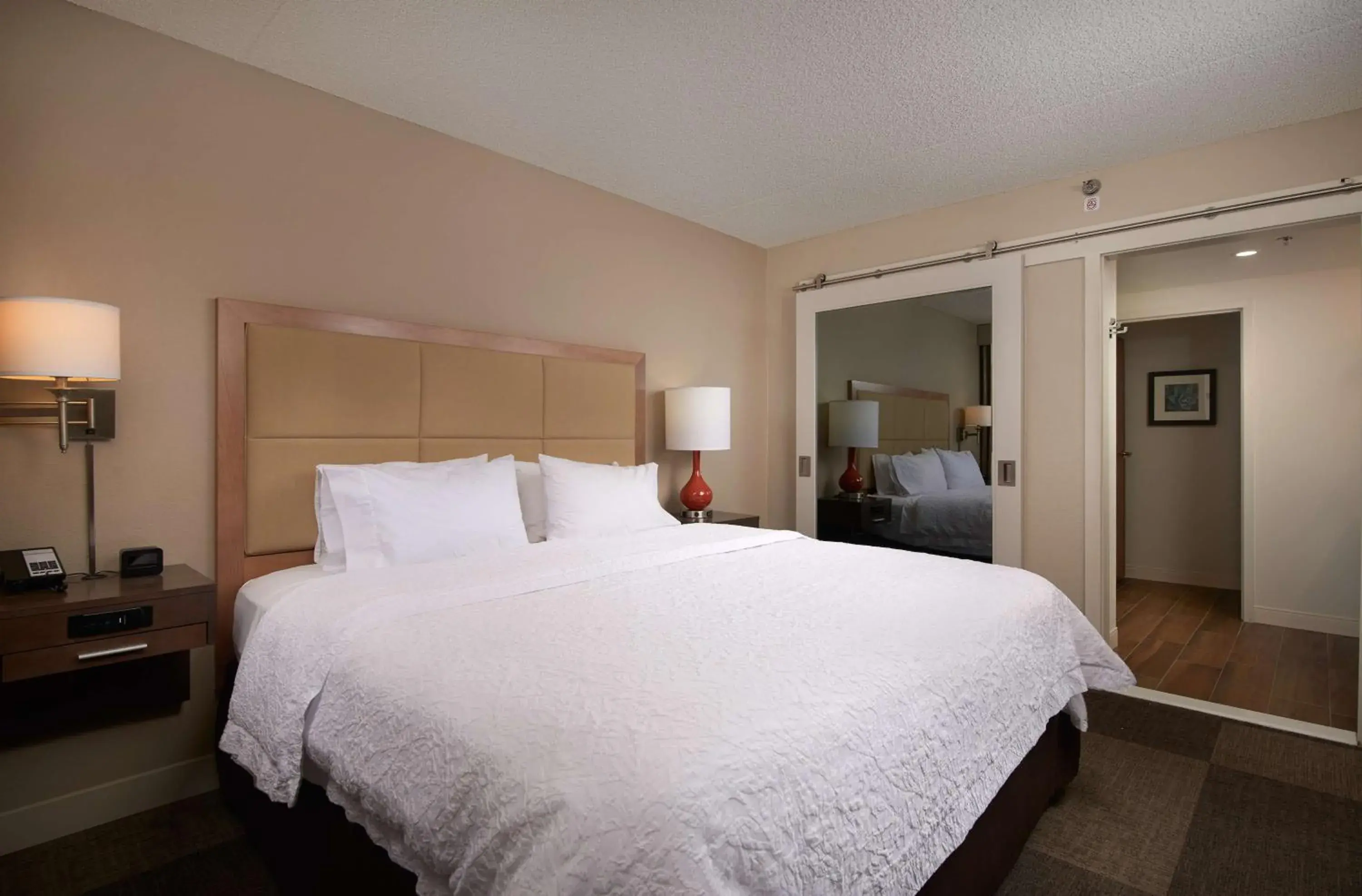 Bed in Hampton Inn & Suites Phoenix/Scottsdale Bed in Hampton Inn & Suites Phoenix/Scottsdale