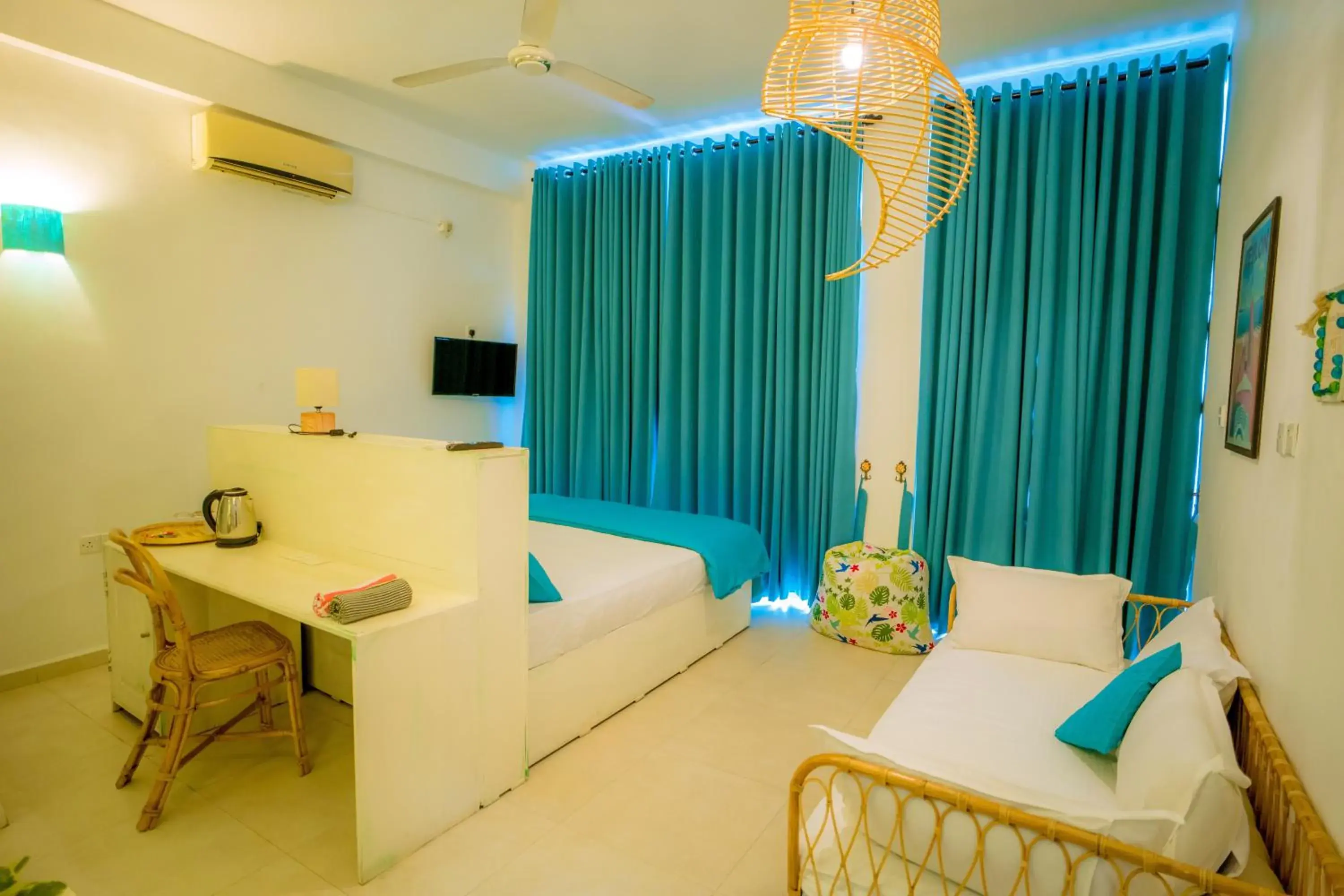 Double Room with Balcony and Sea View in Trinco Beach by DSK Double Room with Balcony and Sea View in Trinco Beach by DSK