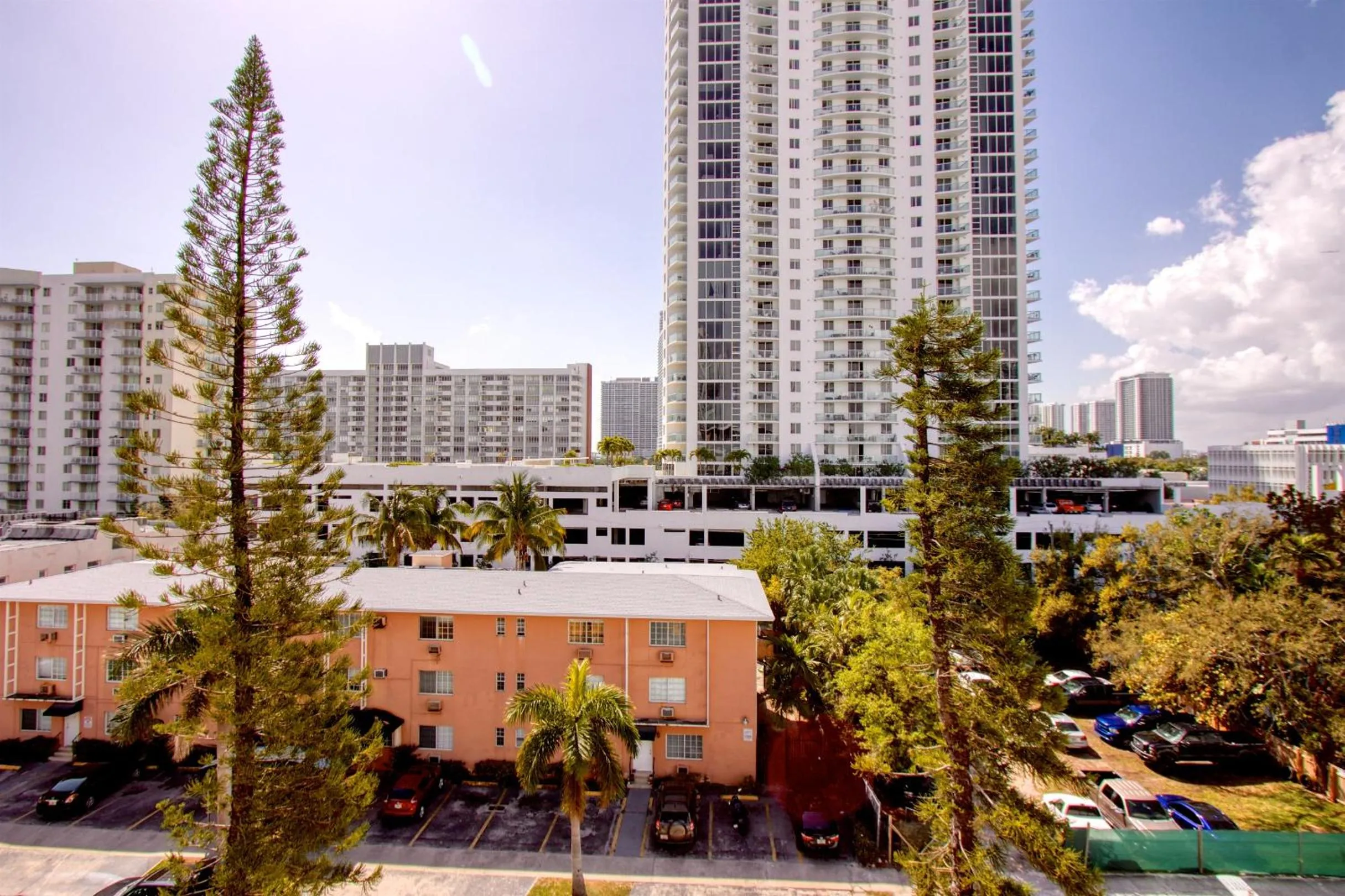 Property building in 23 Palms Suites - Midtown Wynwood