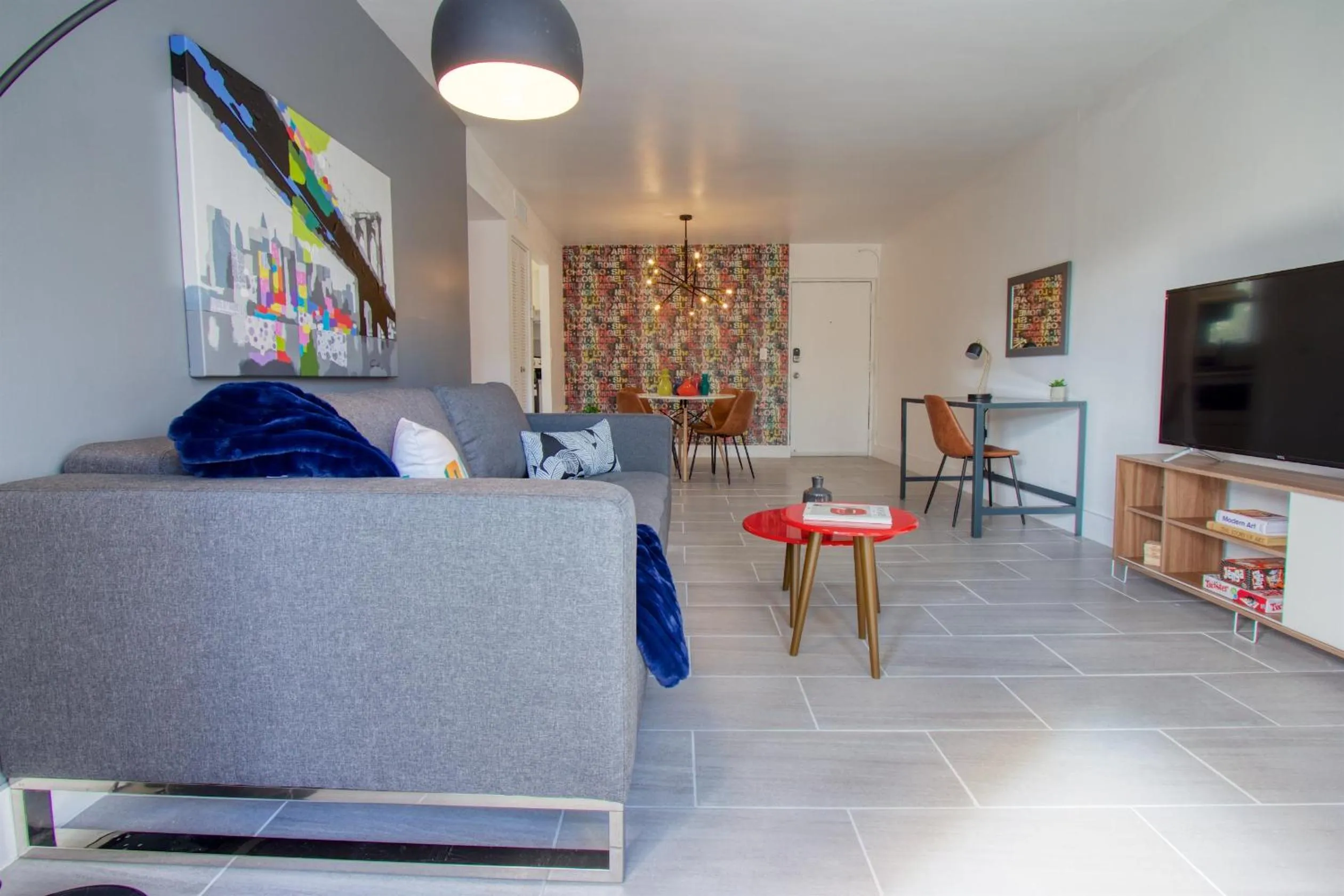 TV and multimedia in 23 Palms Suites - Midtown Wynwood