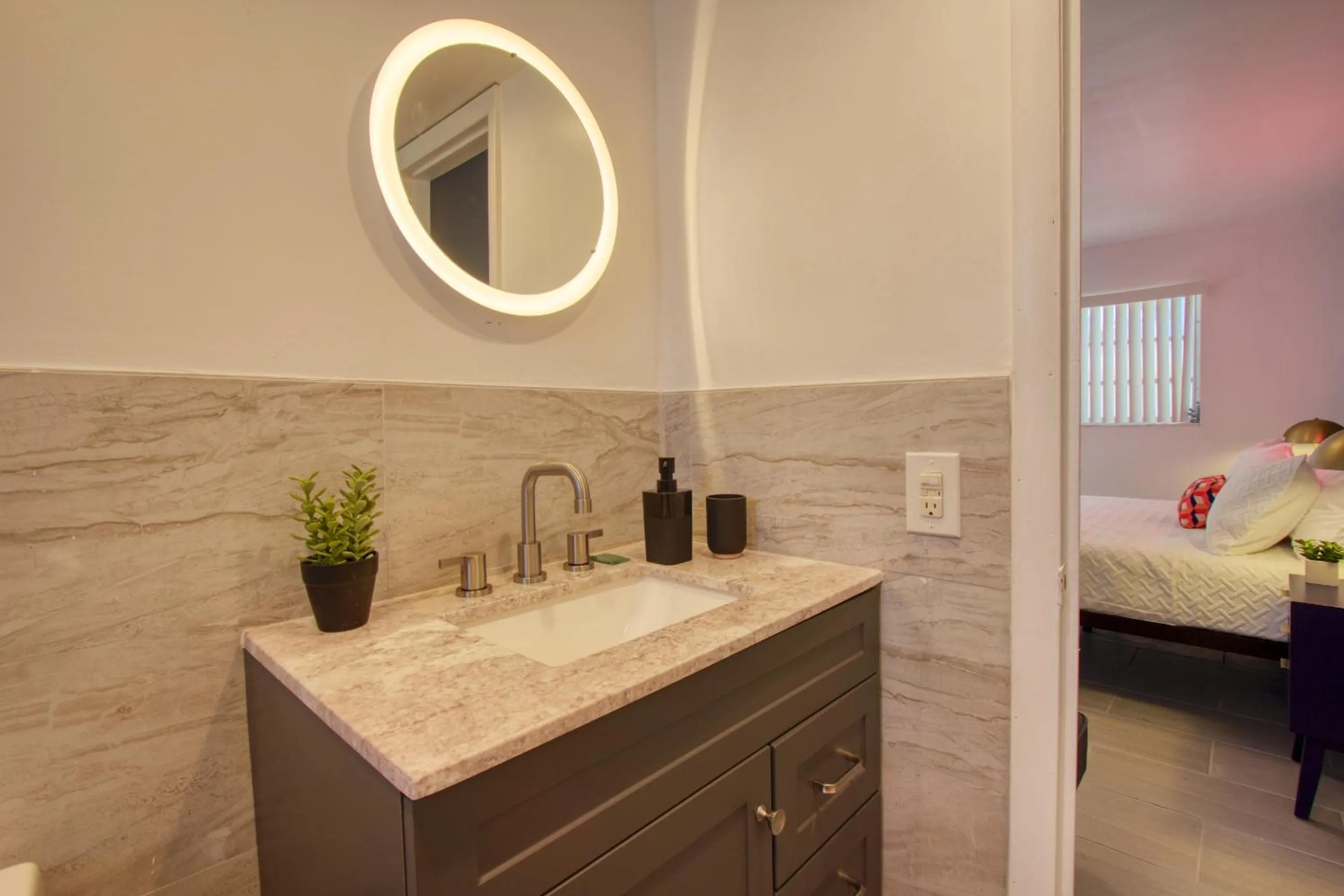 Bed in 23 Palms Suites - Midtown Wynwood