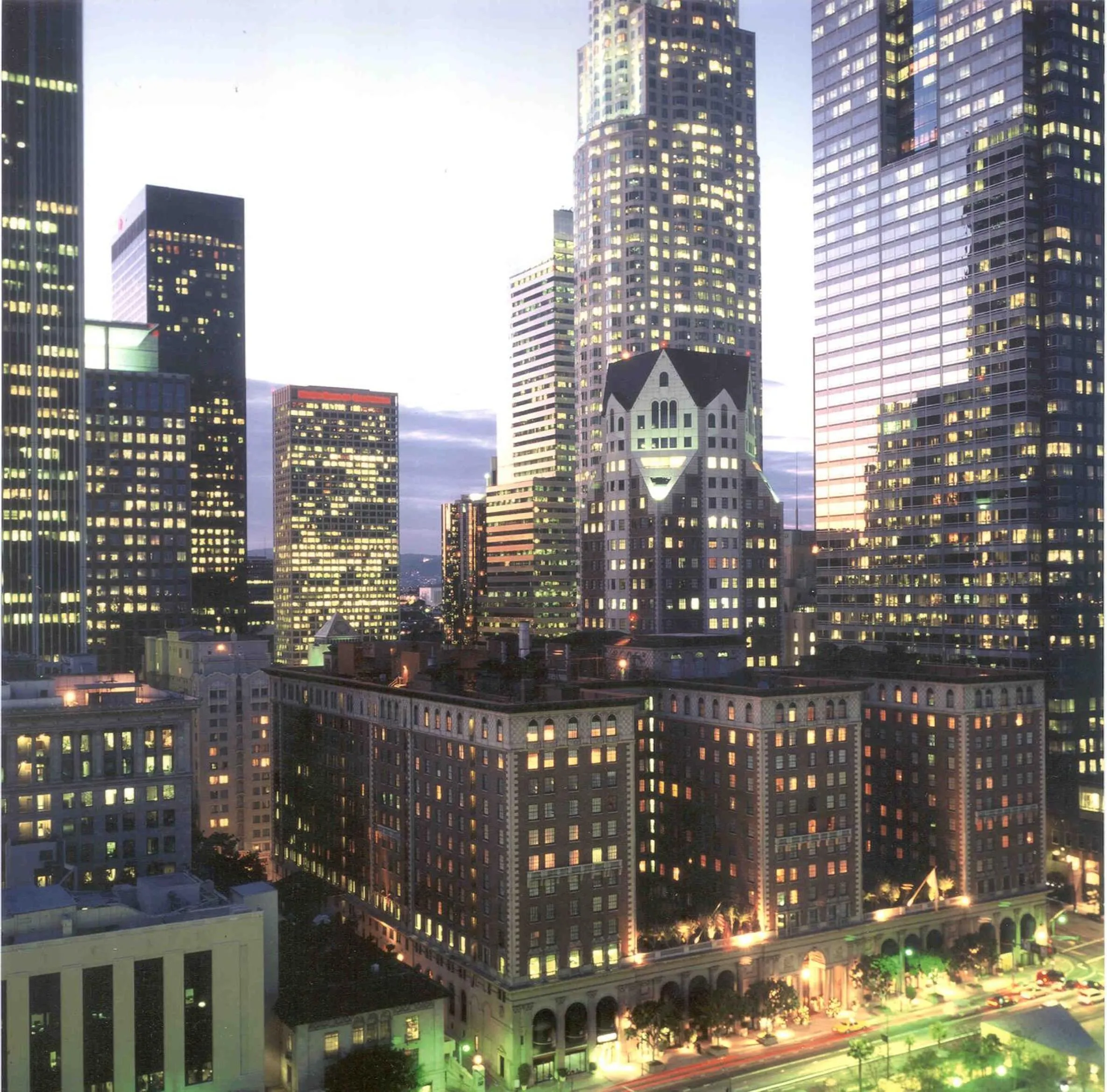 Neighbourhood in The Biltmore Los Angeles