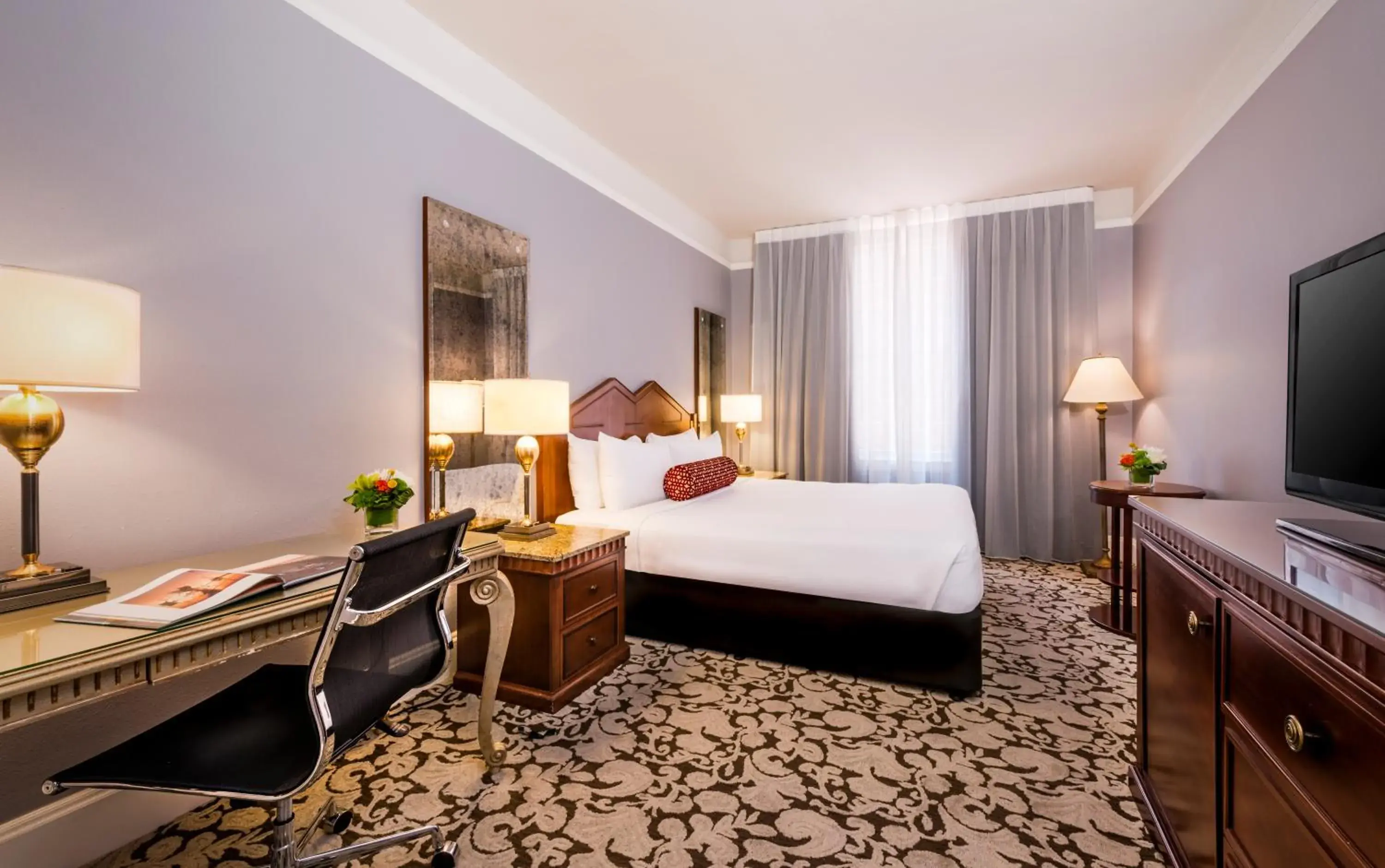 Photo of the whole room, Bed in The Biltmore Los Angeles Photo of the whole room, Bed in The Biltmore Los Angeles