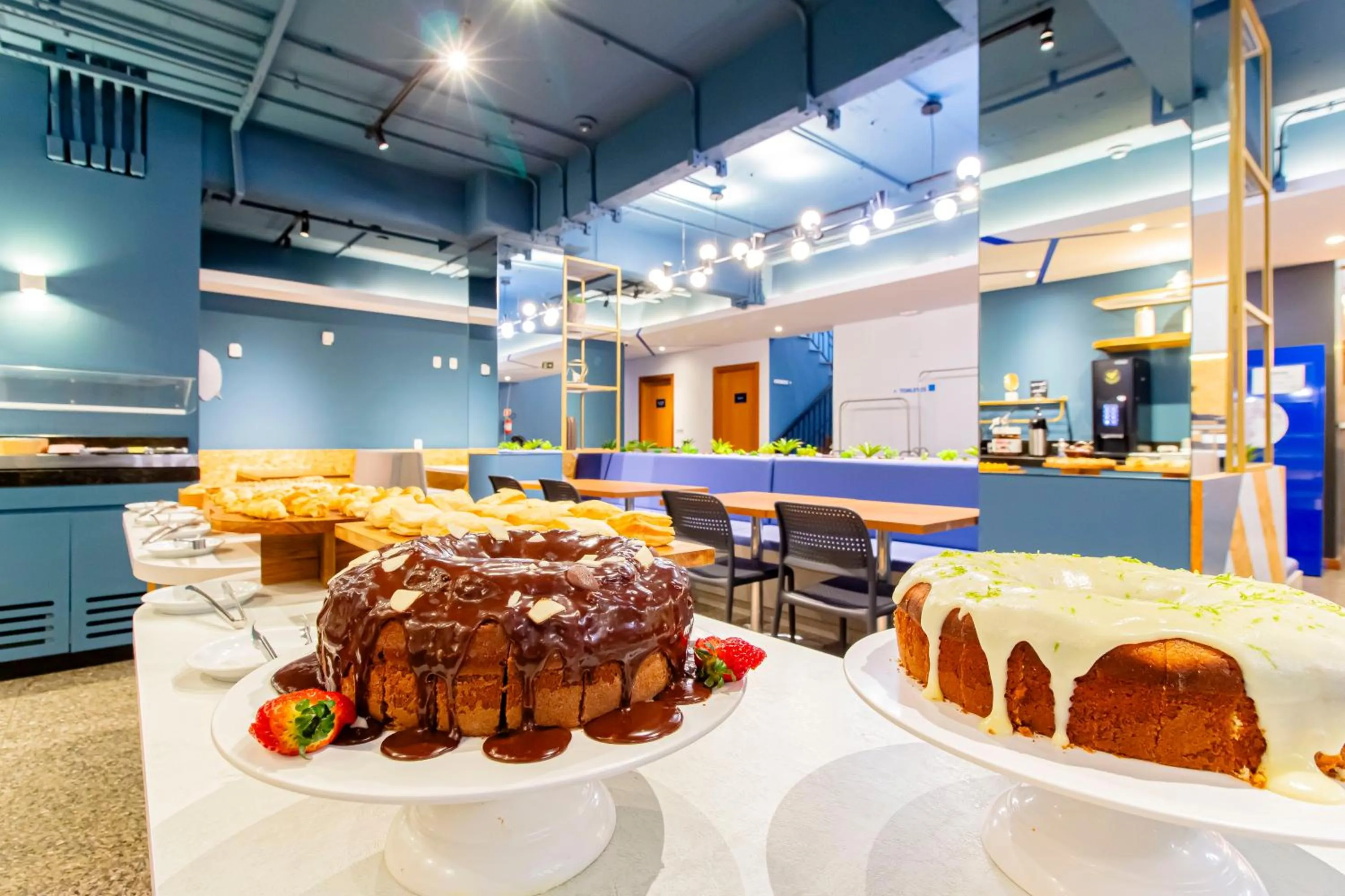 Restaurant/places to eat in Hotel Euro Suite Curitiba Batel By Nacional Inn