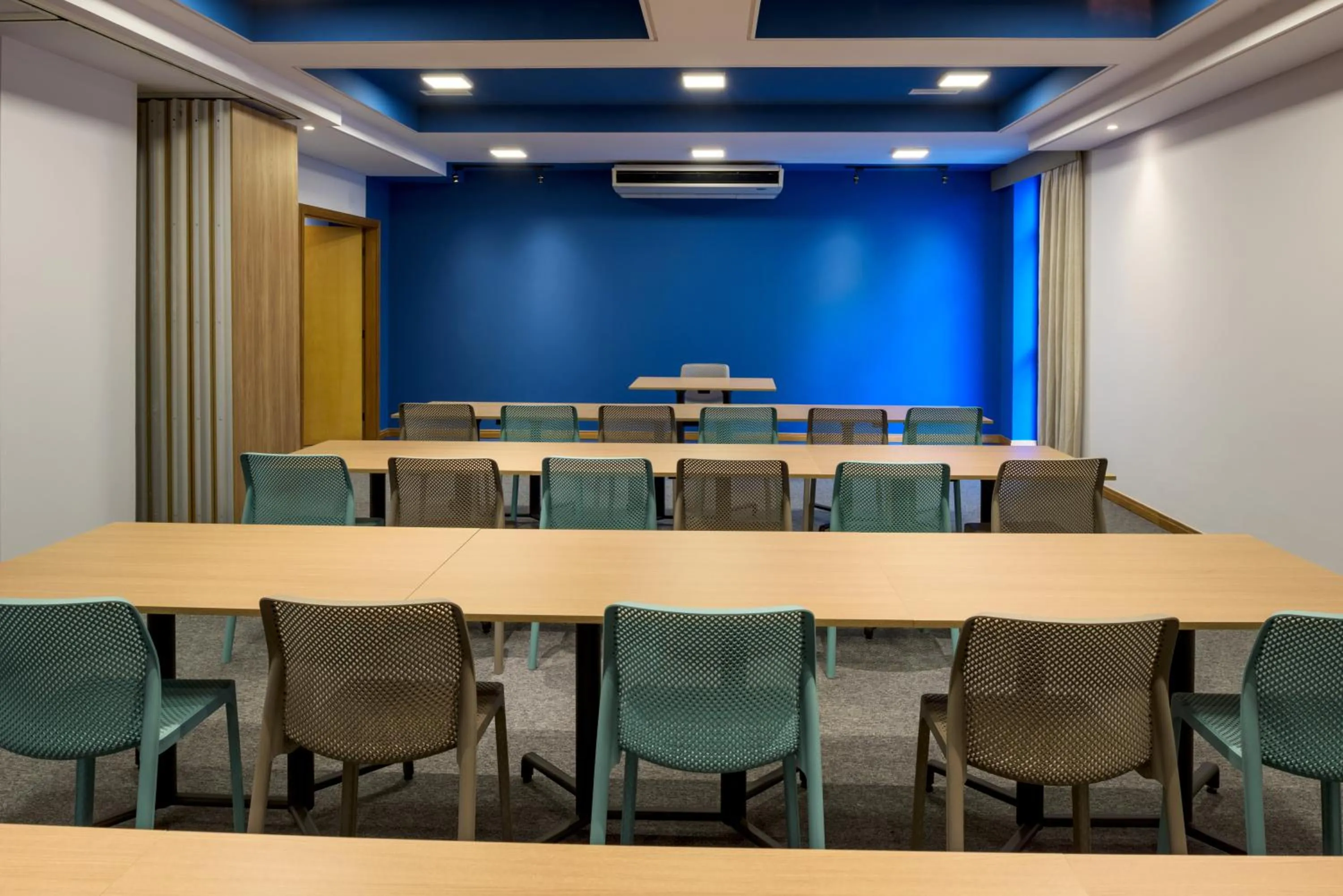 Meeting/conference room in Hotel Euro Suite Curitiba Batel By Nacional Inn
