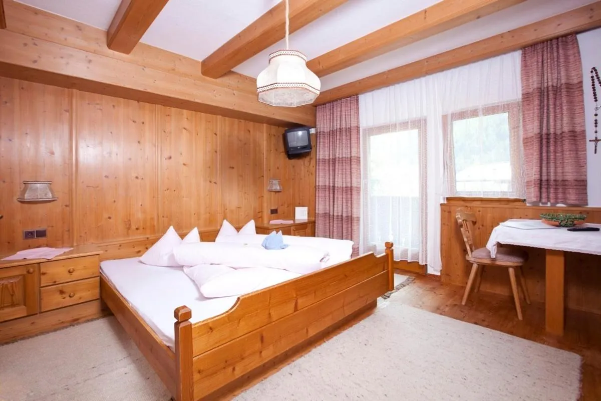 Day, Bed in Haus Stefan