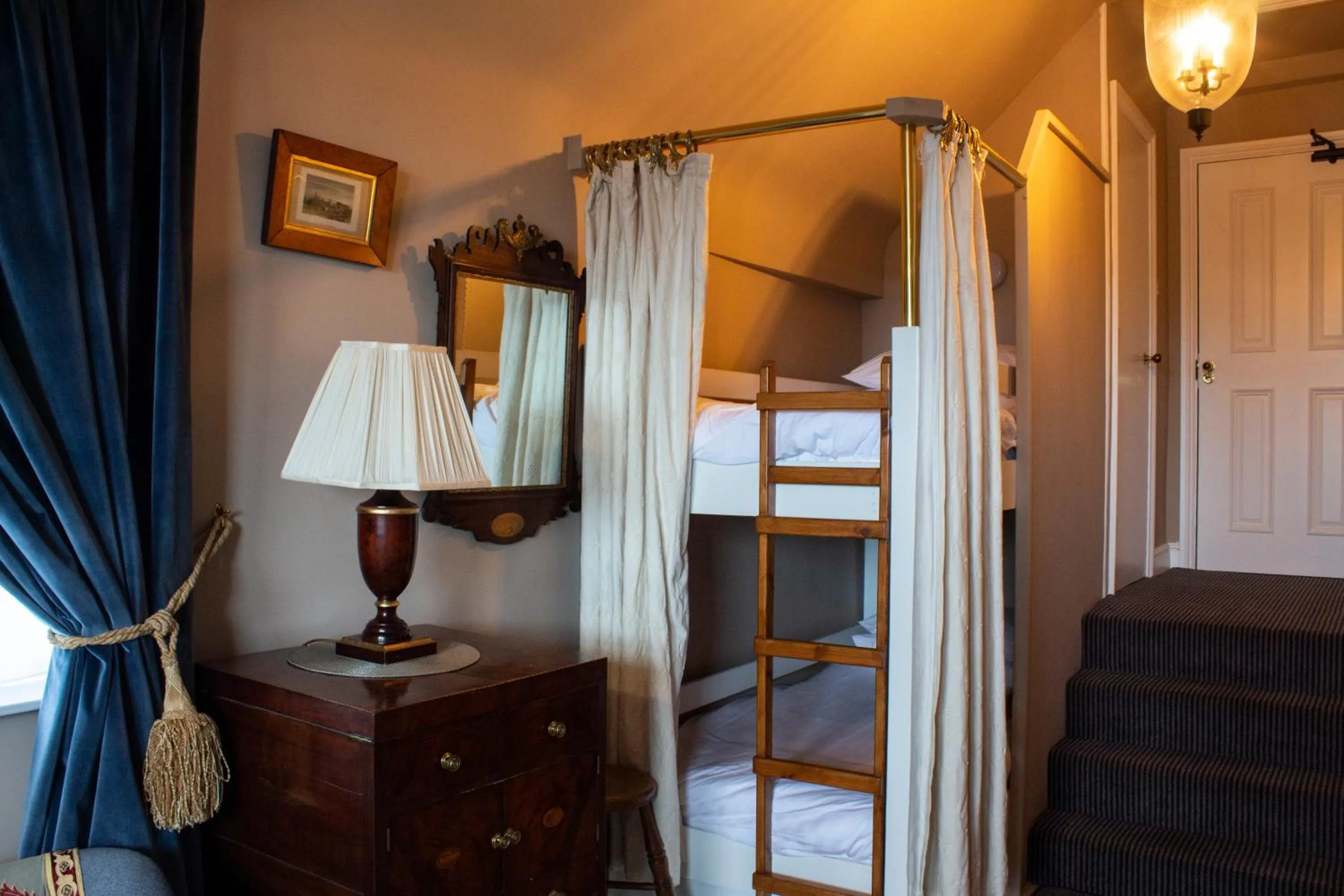 bunk bed, Bed in The Carden Arms