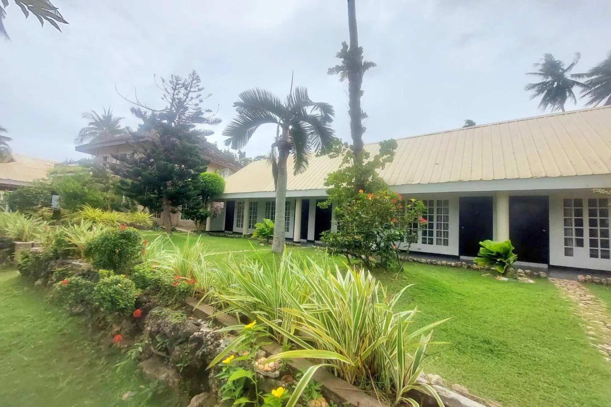 Property building in Estaca Bay Gardens Conference Resort powered by Cocotel