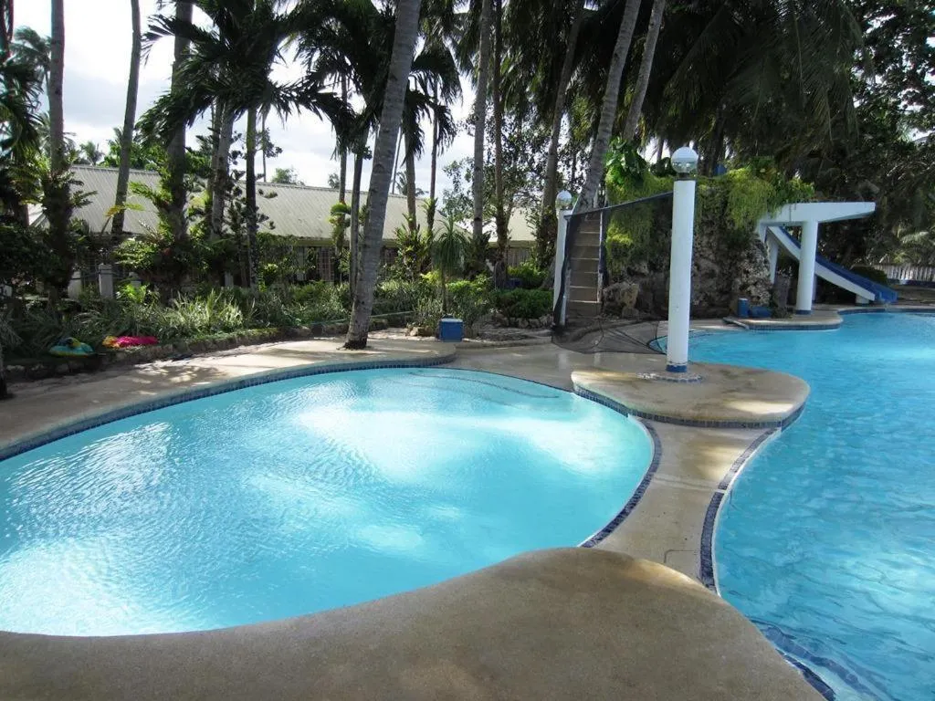 Swimming pool in Estaca Bay Gardens Conference Resort powered by Cocotel