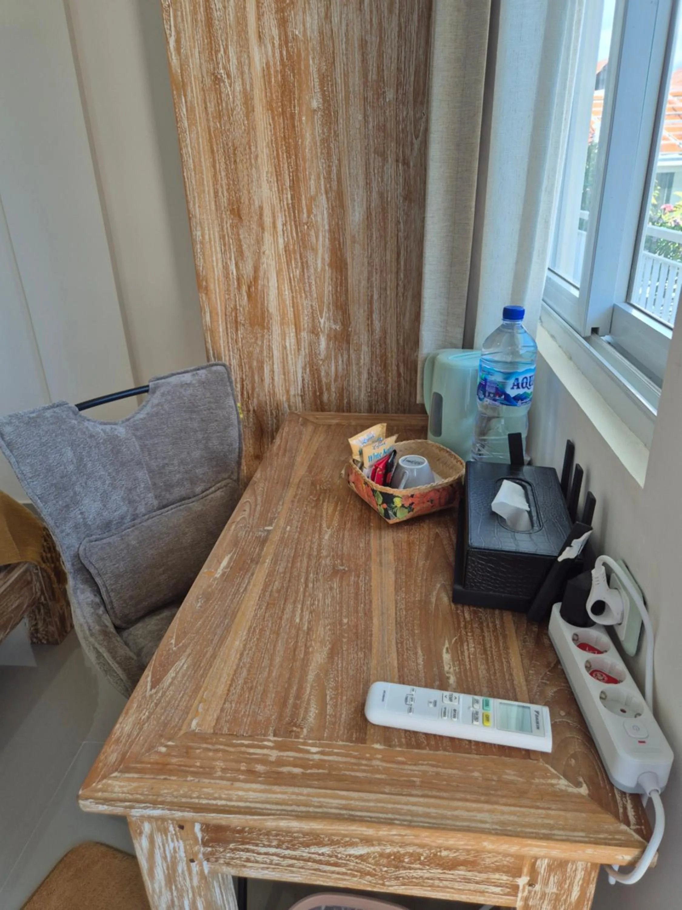 Coffee/tea facilities in Laksmi Guest House