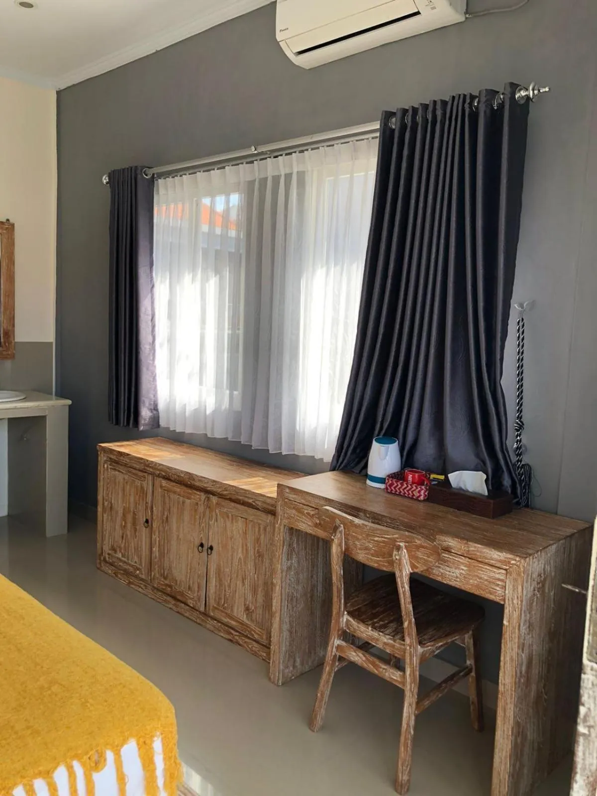 Coffee/tea facilities in Laksmi Guest House