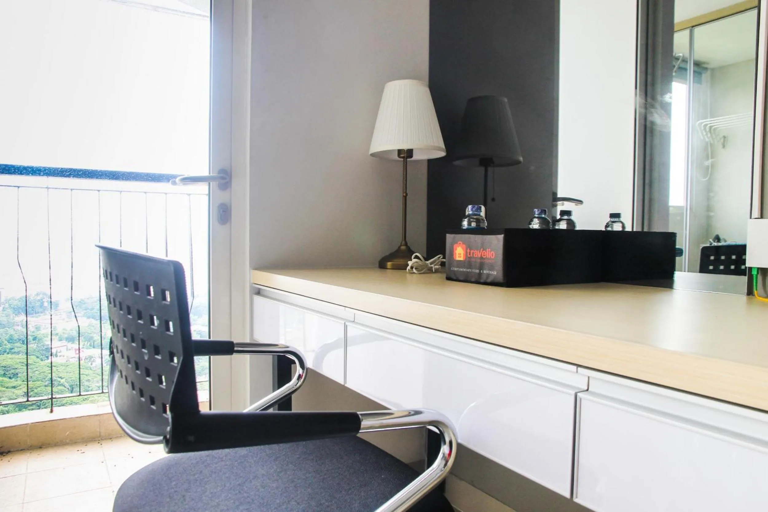 Modern and Cozy Studio Room The Oasis Cikarang Apartment By Travelio