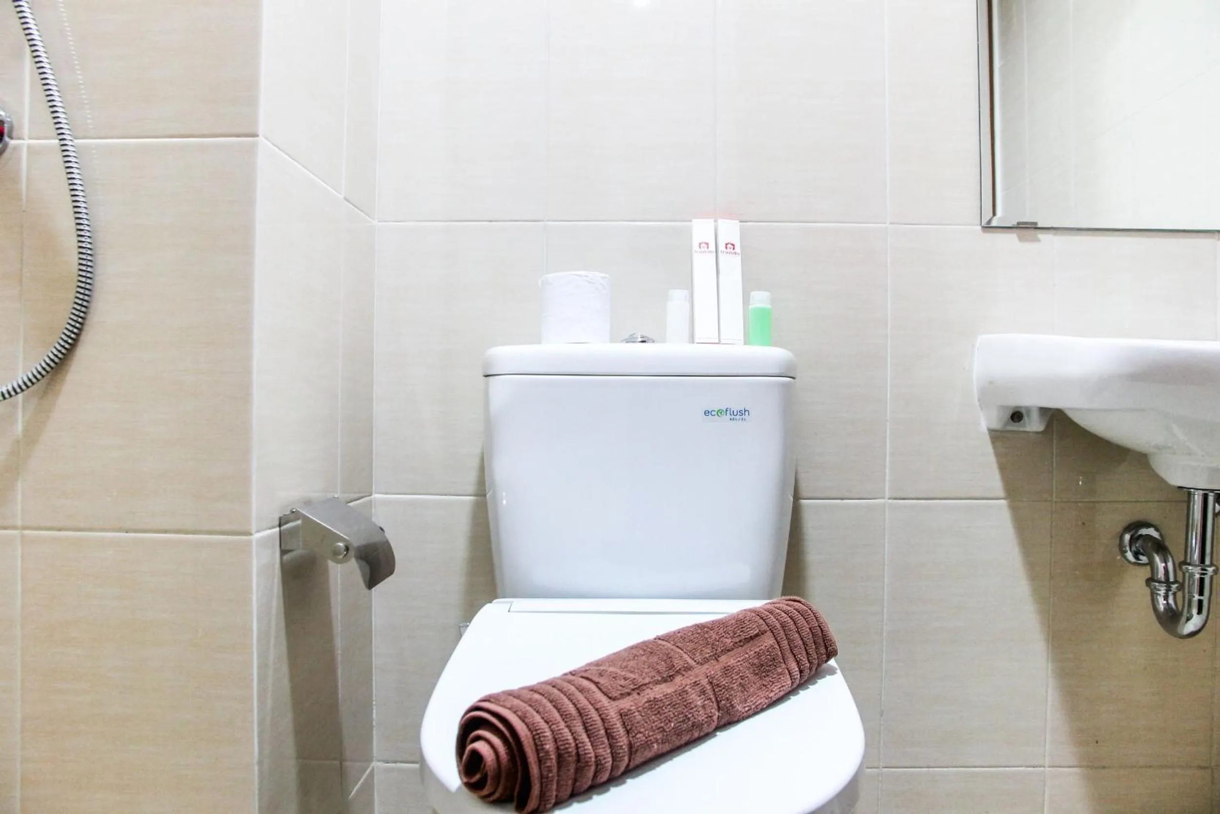 Bathroom in Modern and Cozy Studio Room The Oasis Cikarang Apartment By Travelio