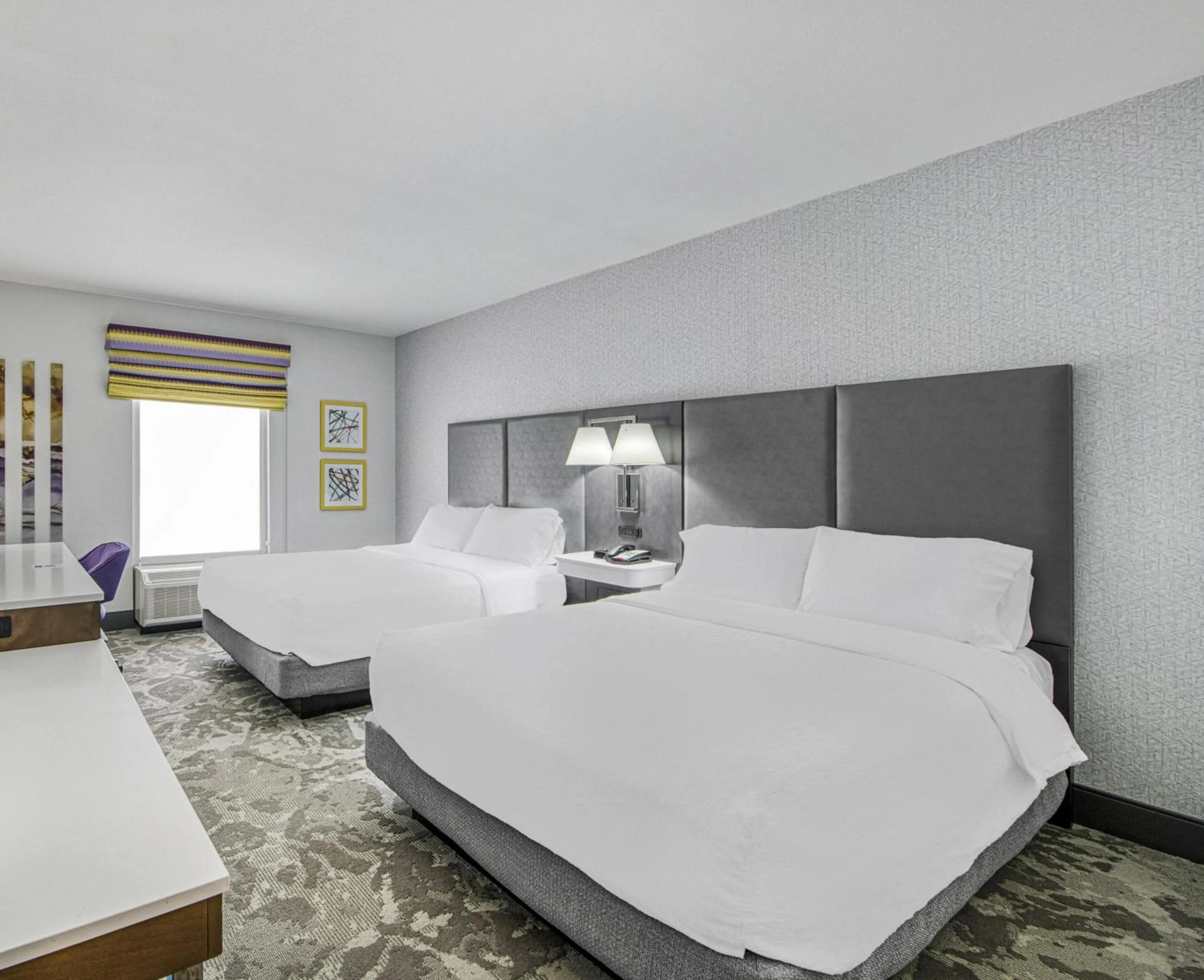 Bed in Hampton Inn & Suites Raleigh-Durham Airport-Brier Creek