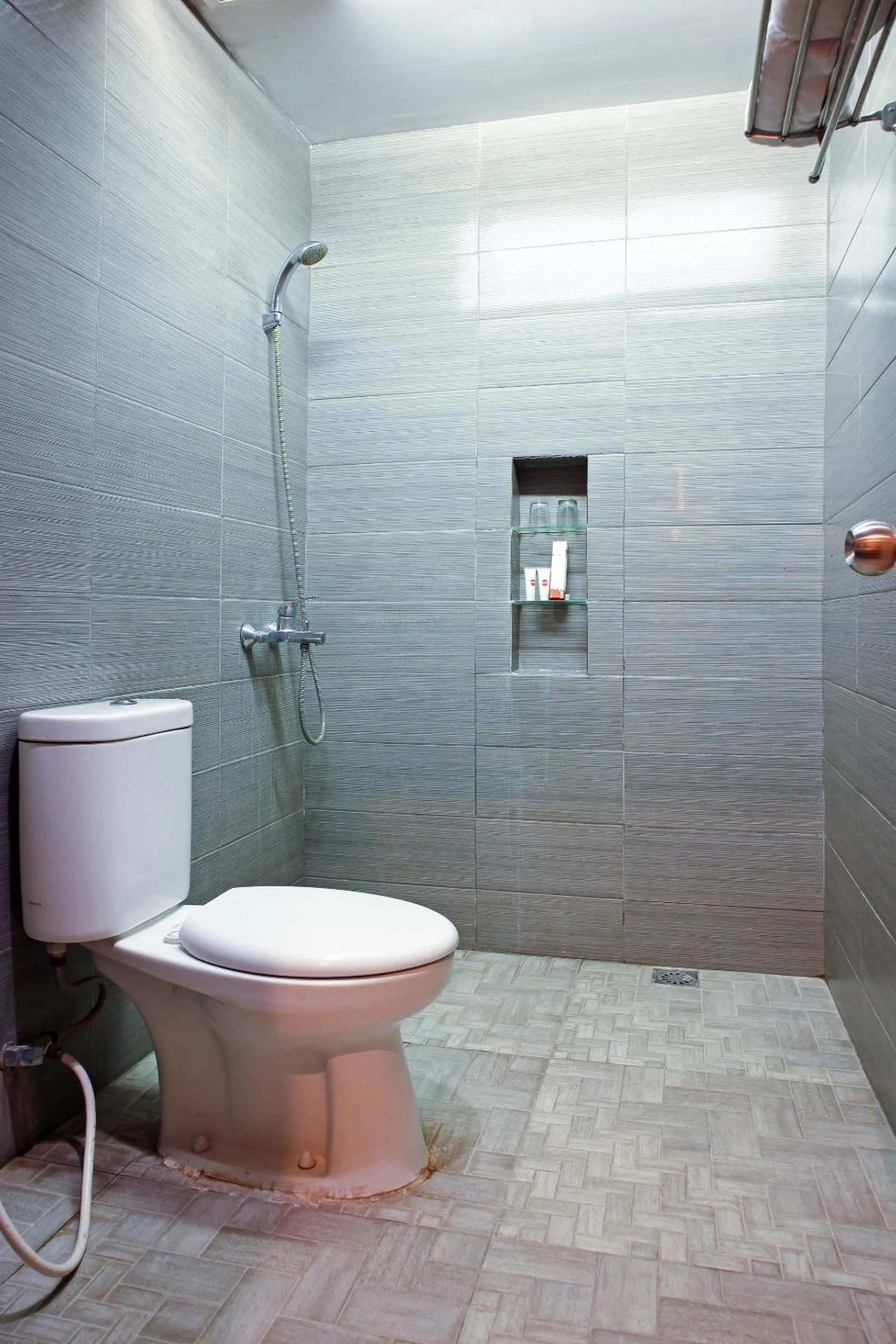 Bathroom in Hotel Bumi Malaya