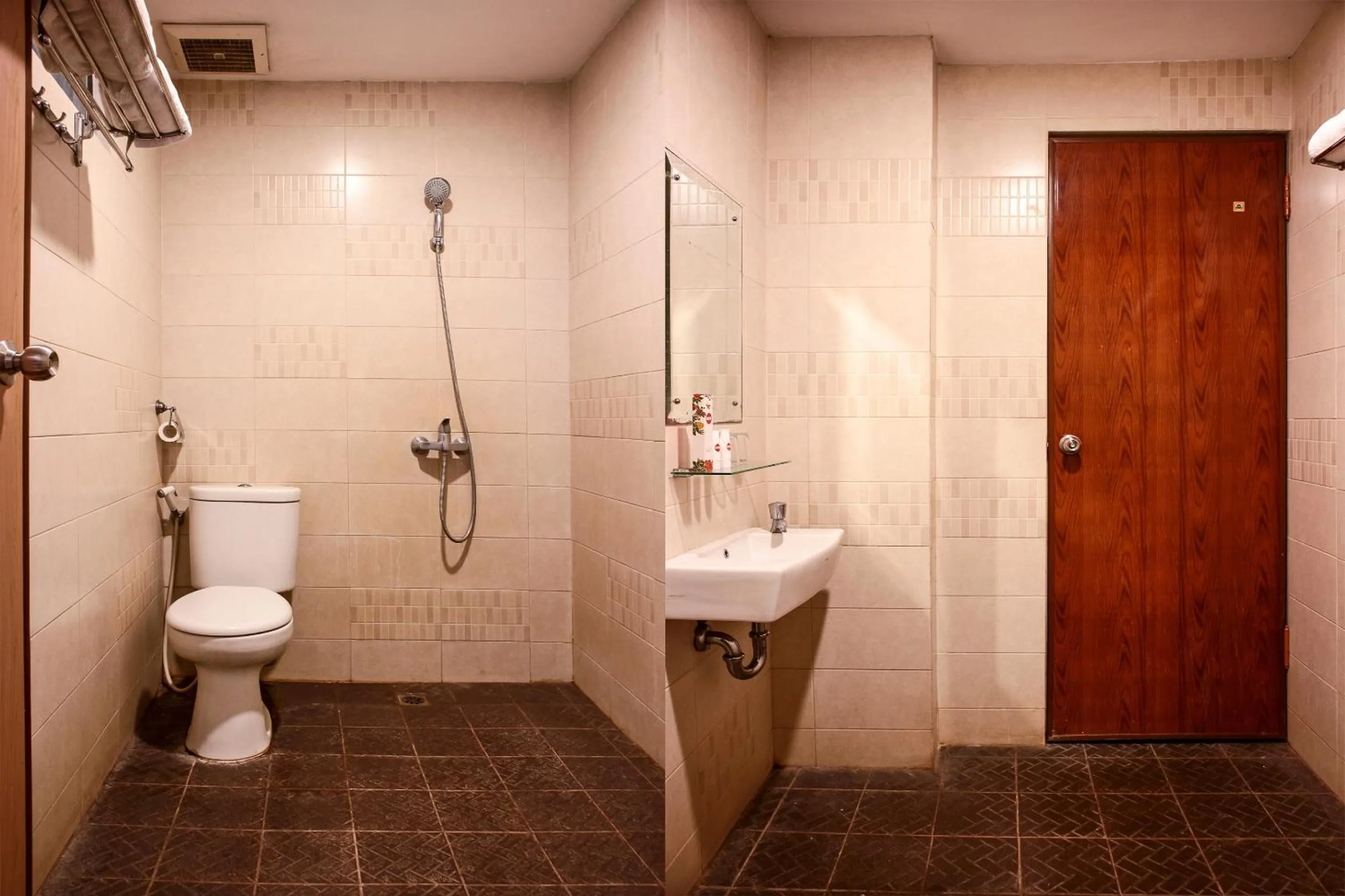 Bedroom in Hotel Bumi Malaya