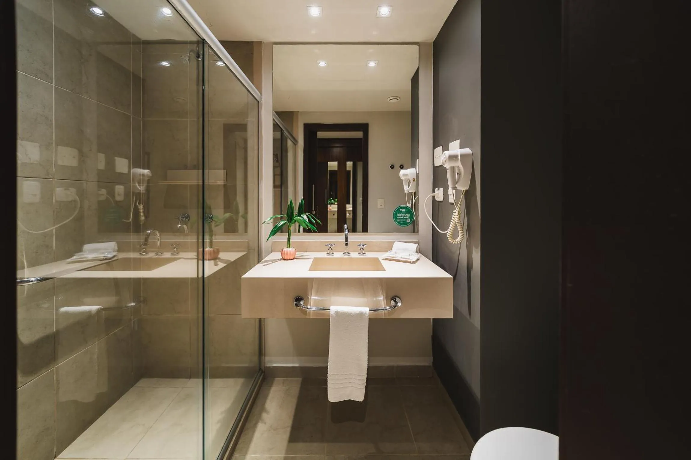 Bathroom in Hotel Cassino Tower Curitiba Aeroporto By Nacional Inn