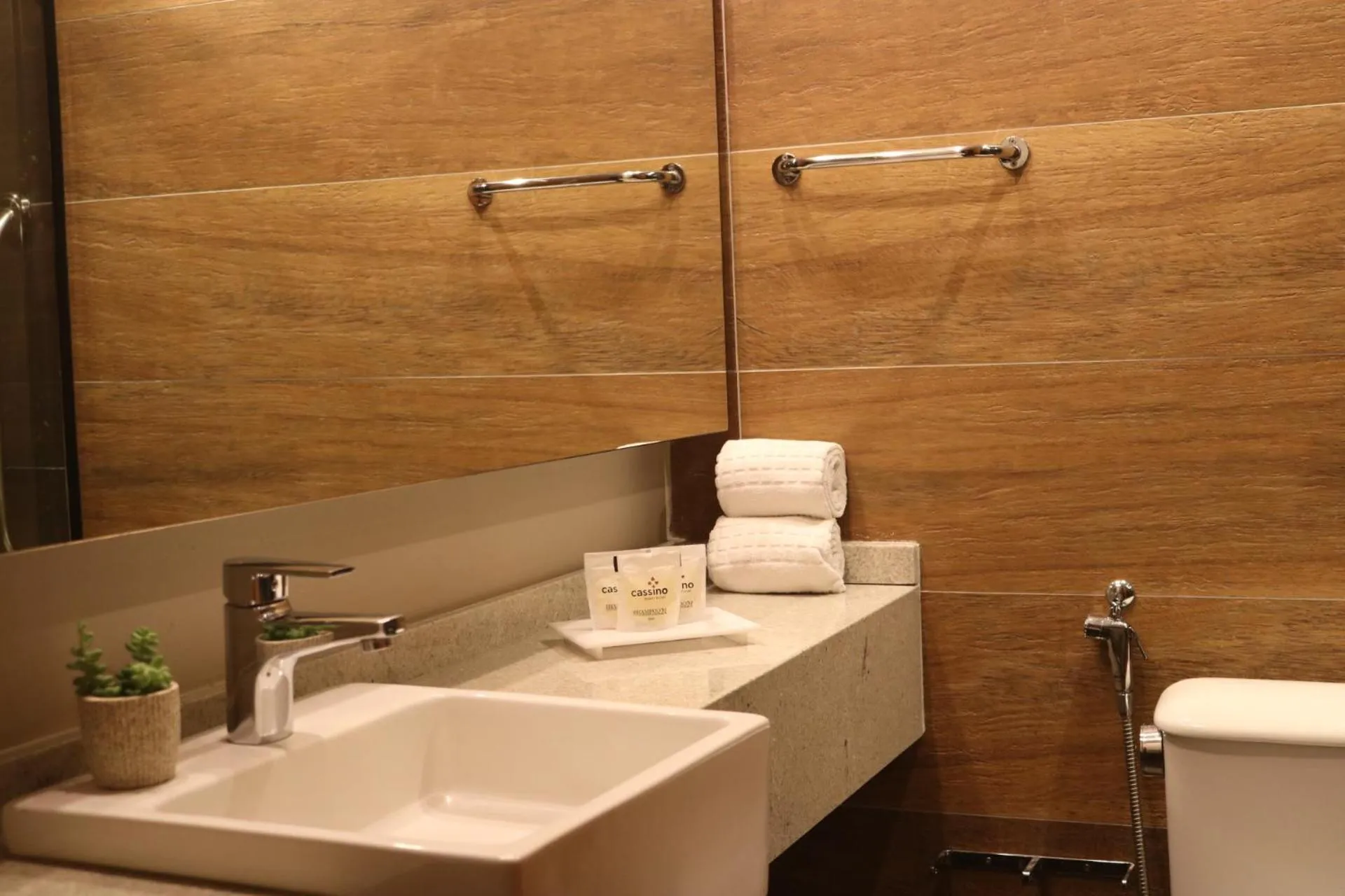 Toilet in Hotel Cassino Tower Curitiba Aeroporto By Nacional Inn