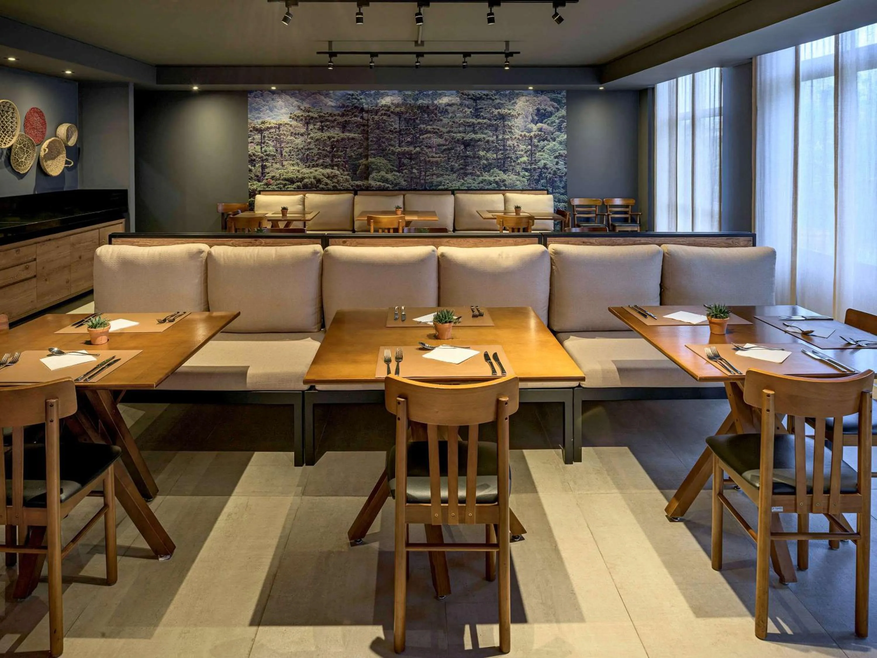 Restaurant/places to eat in Hotel Cassino Tower Curitiba Aeroporto By Nacional Inn