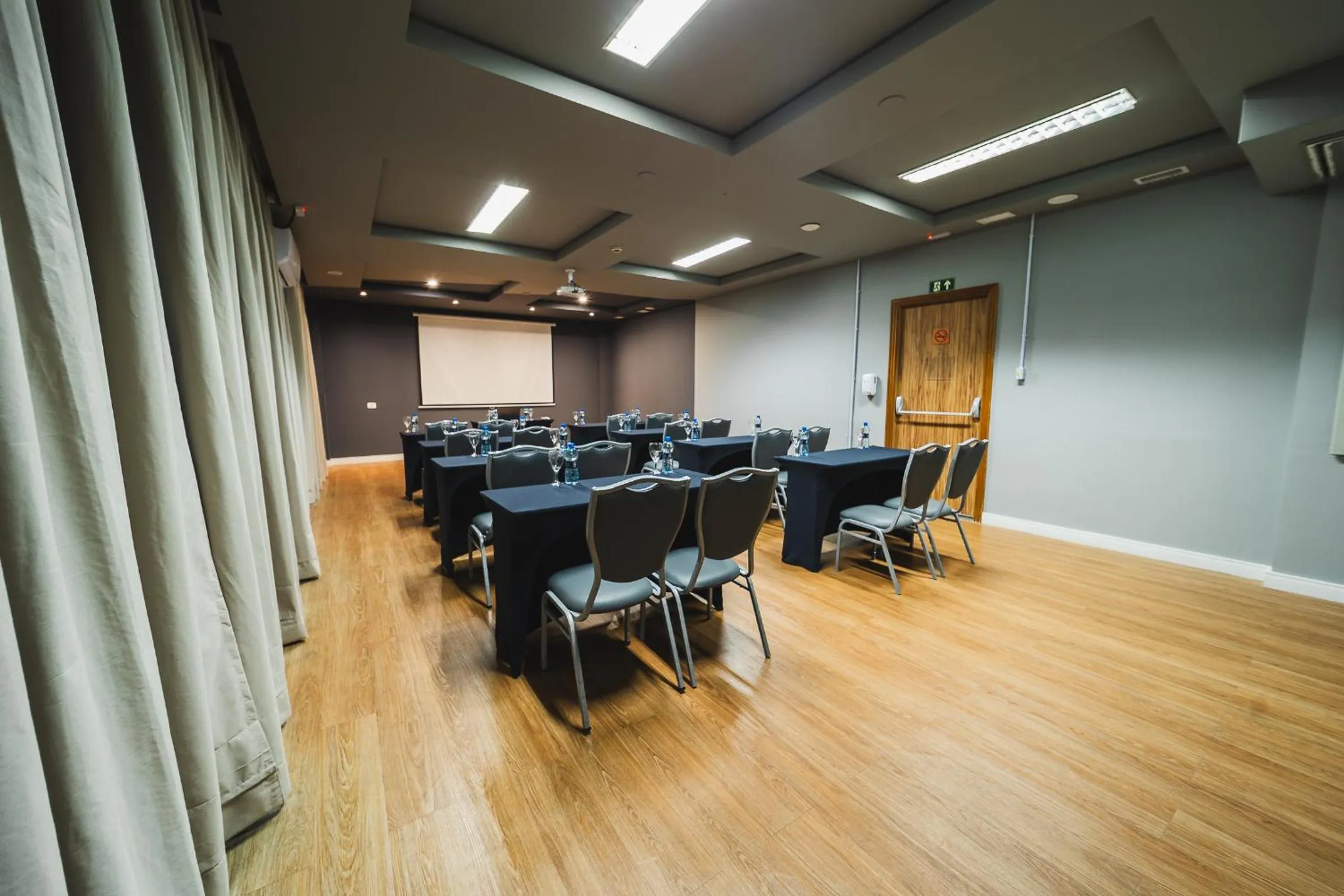 Meeting/conference room in Hotel Cassino Tower Curitiba Aeroporto By Nacional Inn