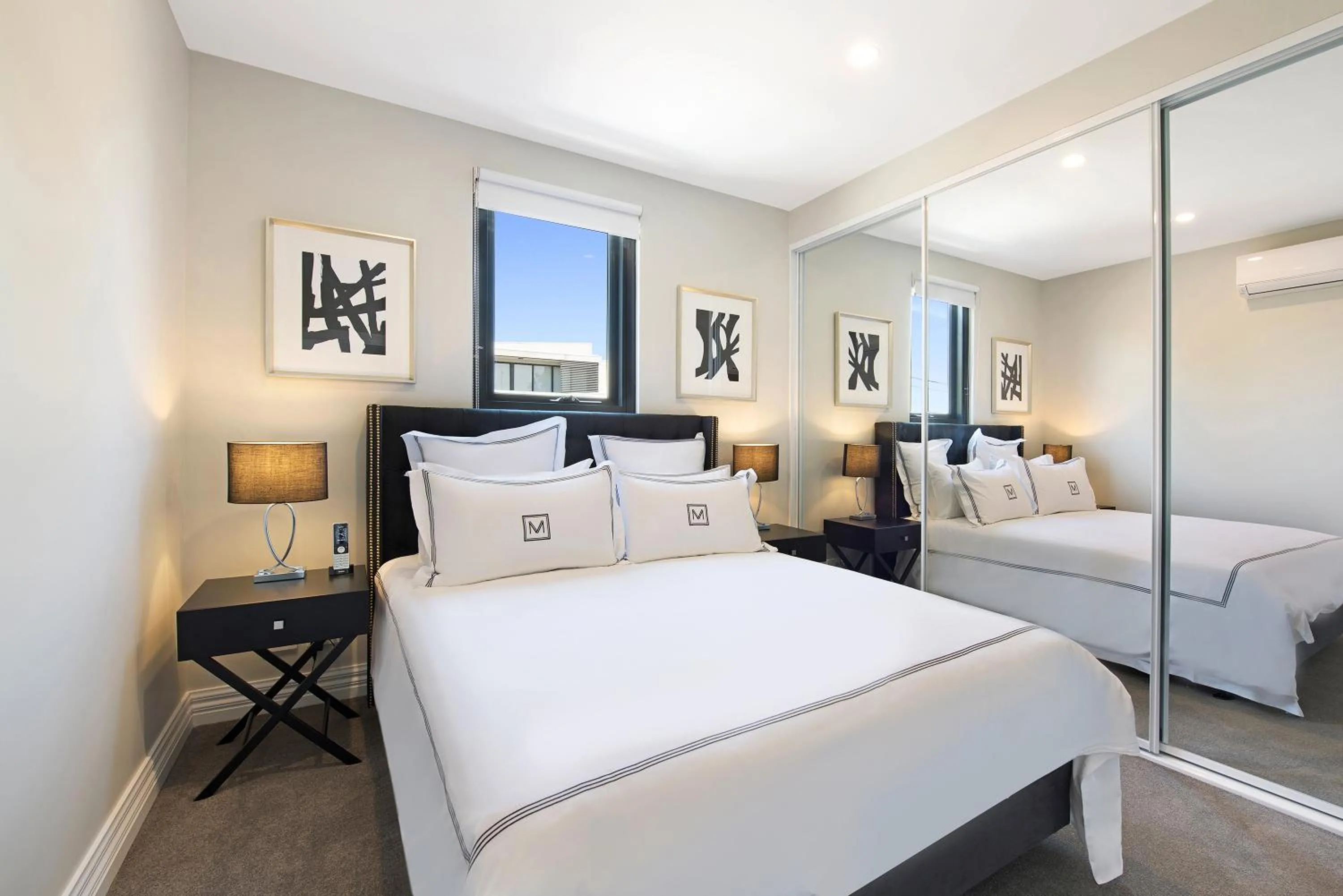 Bedroom, Bed in Manhattan Apartments - Notting Hill