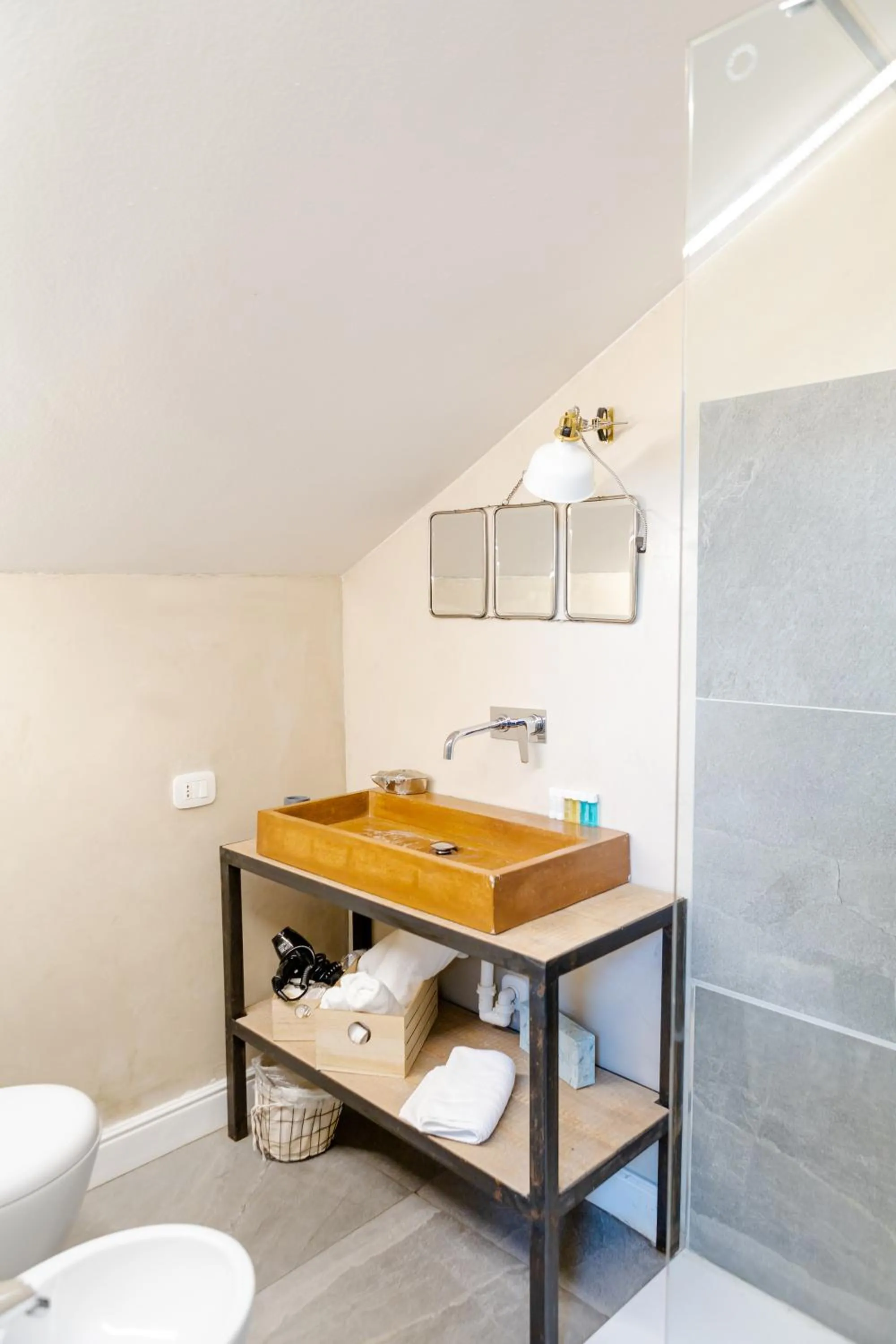 Bathroom in Bello!Lake Como Suites