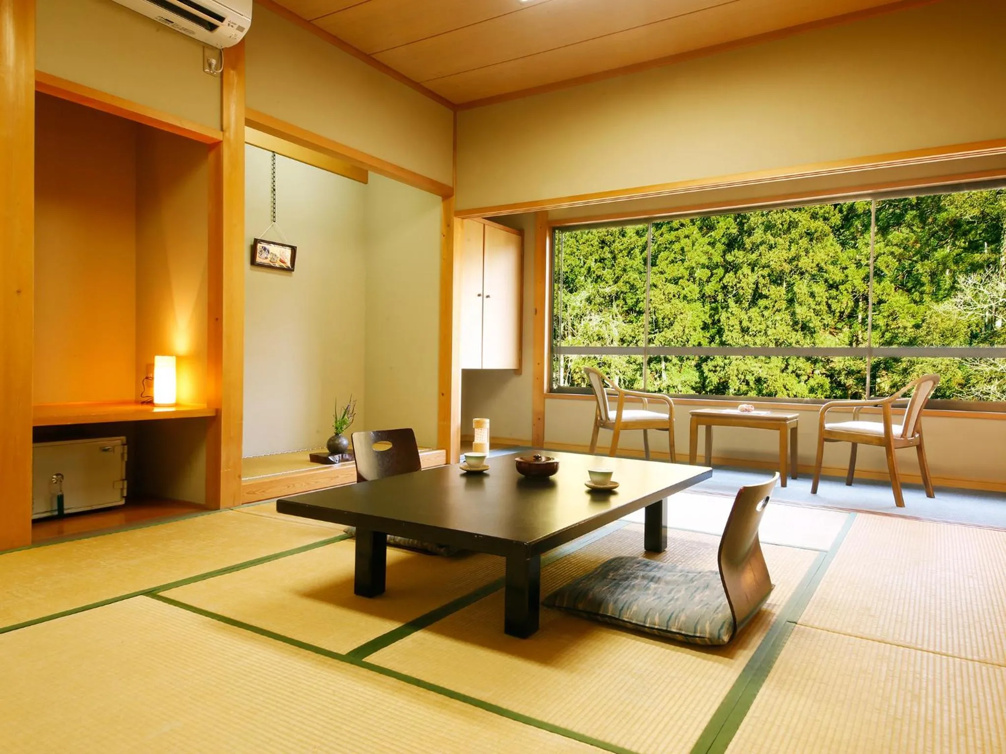 Photo of the whole room in Ryokan Chinsen-Rou