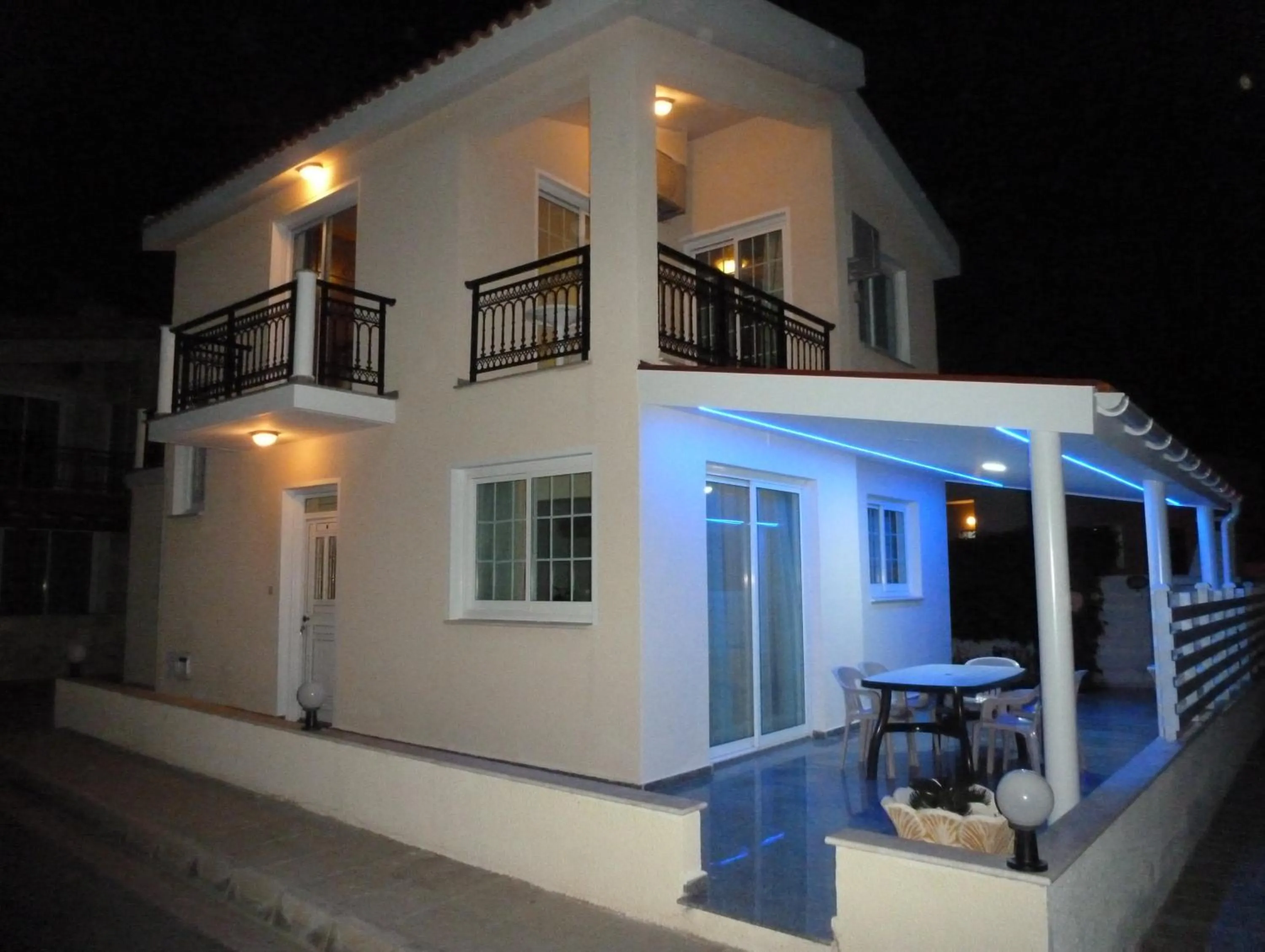 Philippou Beach Villas & Apartments