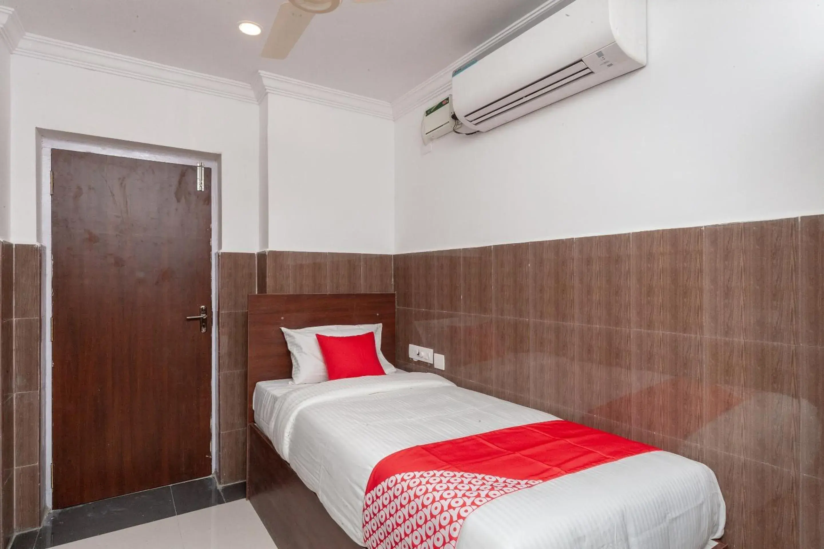 Bedroom, Bed in Capital O Srinivasa Residency Bedroom, Bed in Capital O Srinivasa Residency
