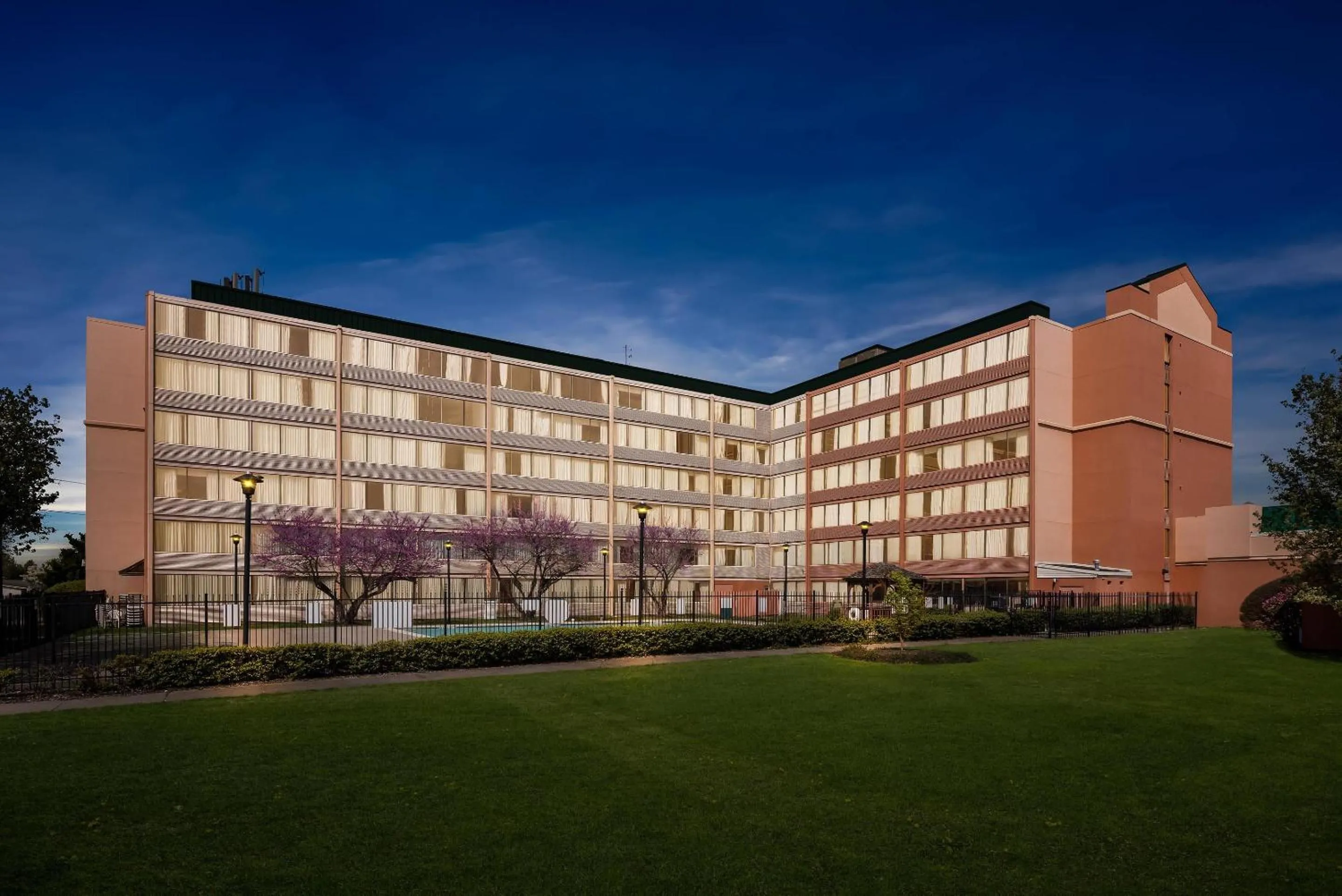 Property building in Quality Hotel Philadelphia Airport