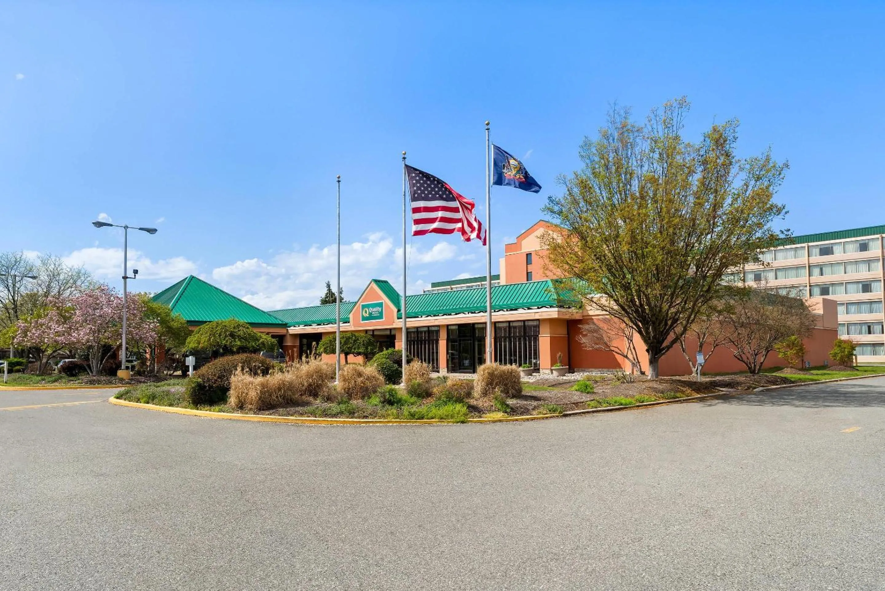 Property building in Quality Hotel Philadelphia Airport