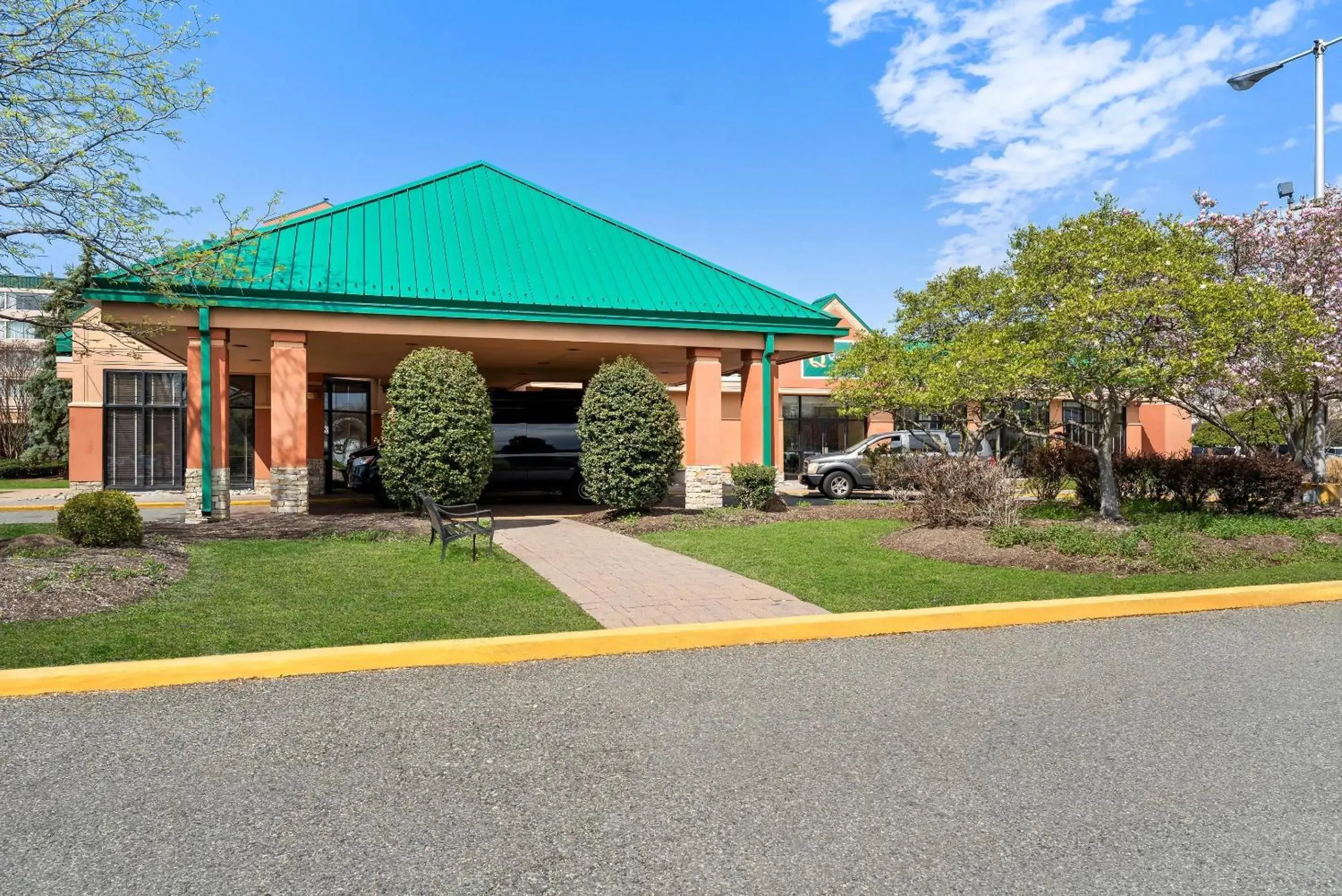 Property building in Quality Hotel Philadelphia Airport Property building in Quality Hotel Philadelphia Airport