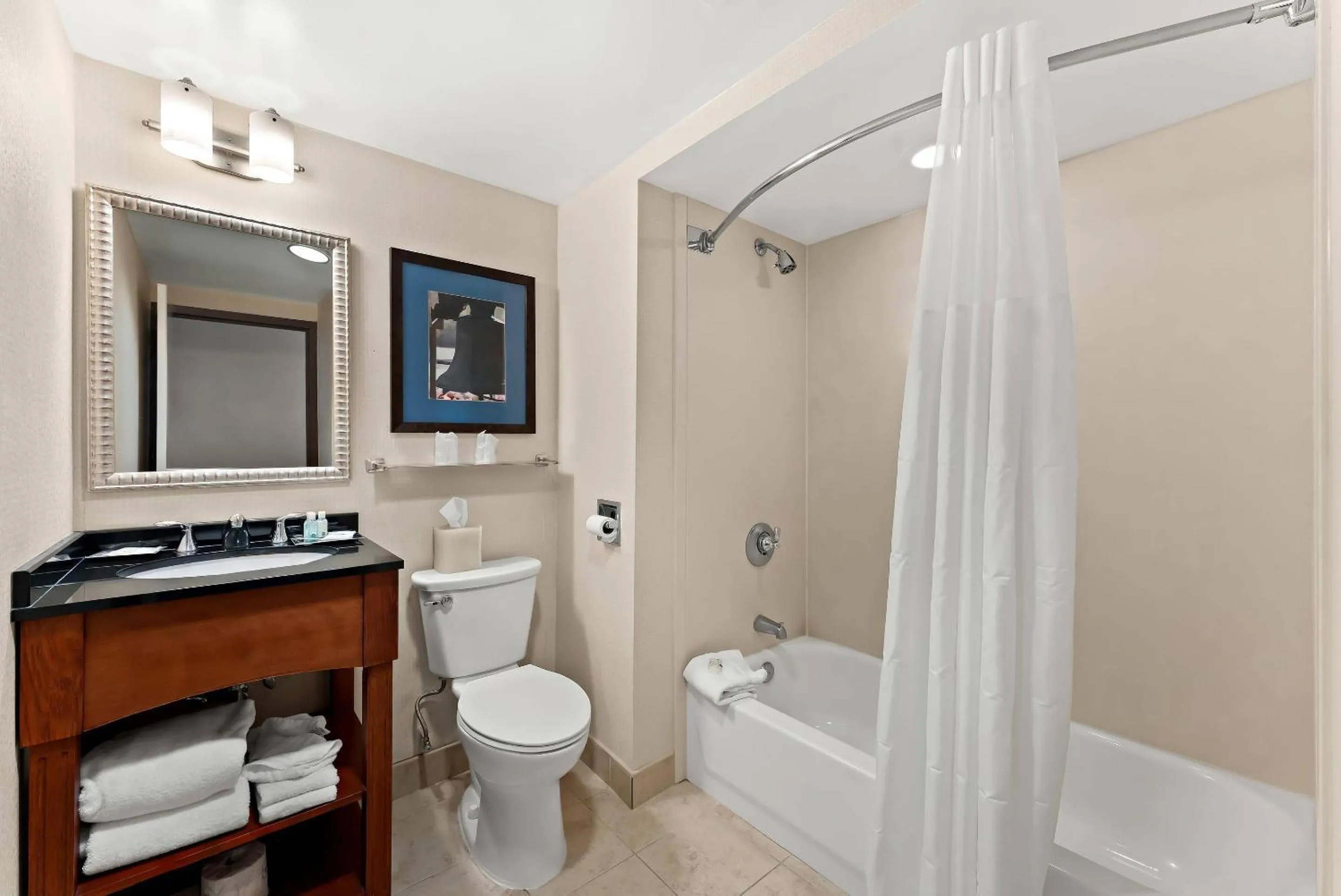 Bedroom in Quality Hotel Philadelphia Airport