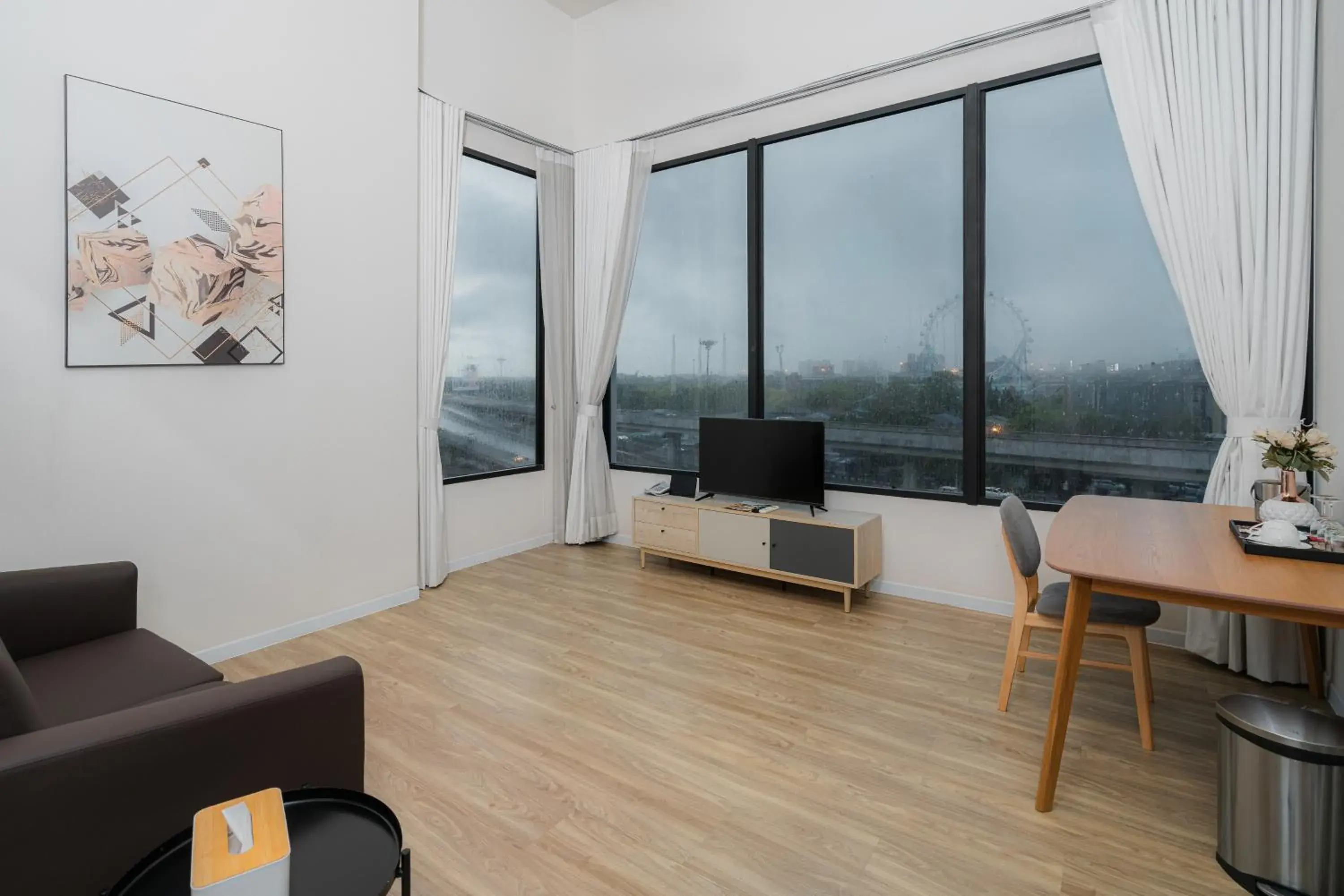 Living room in SureStay by Best Western Bangkok Ramintra Living room in SureStay by Best Western Bangkok Ramintra