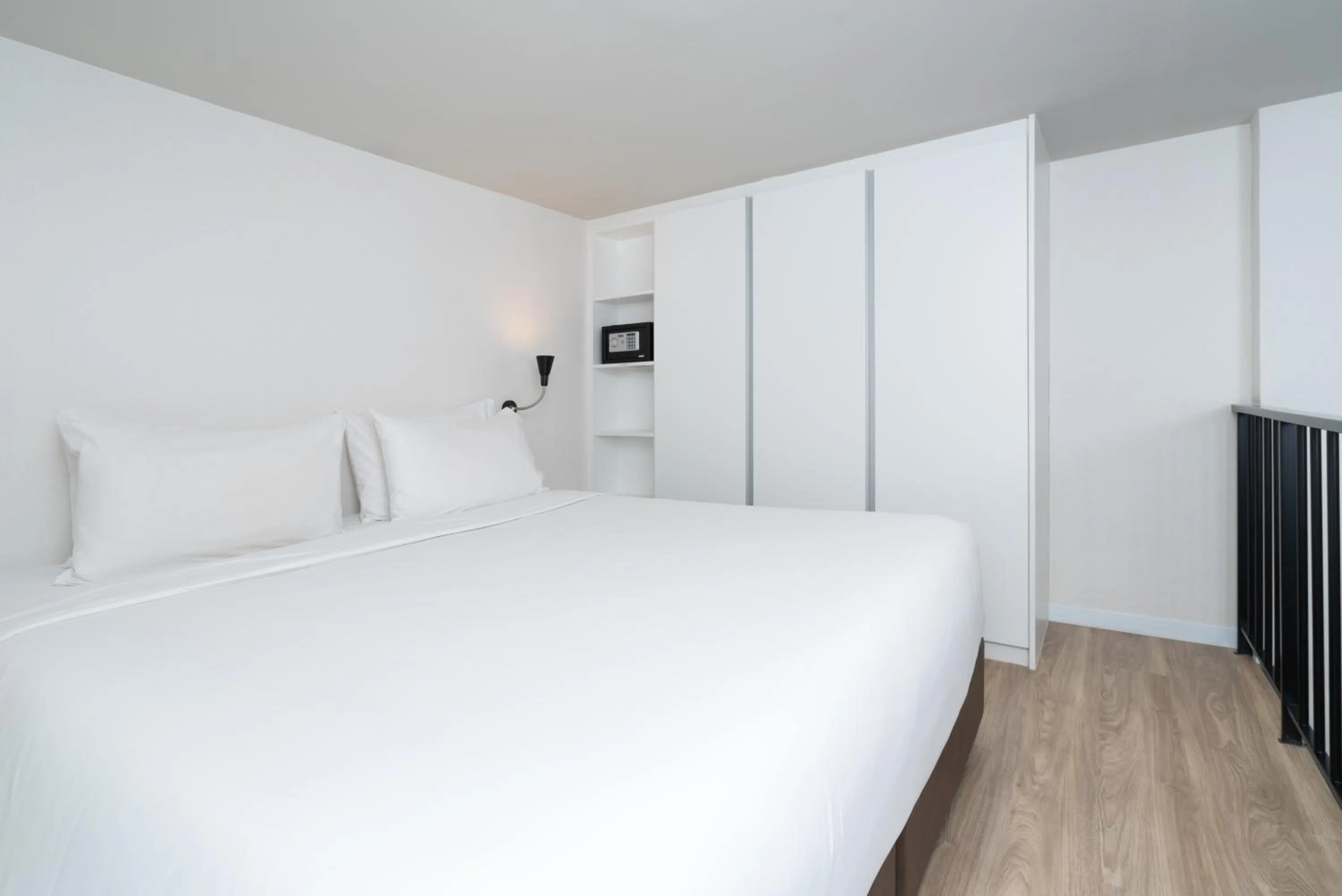 Bed in Q-Box Hotel Bangkok Blossom (SHA Plus)