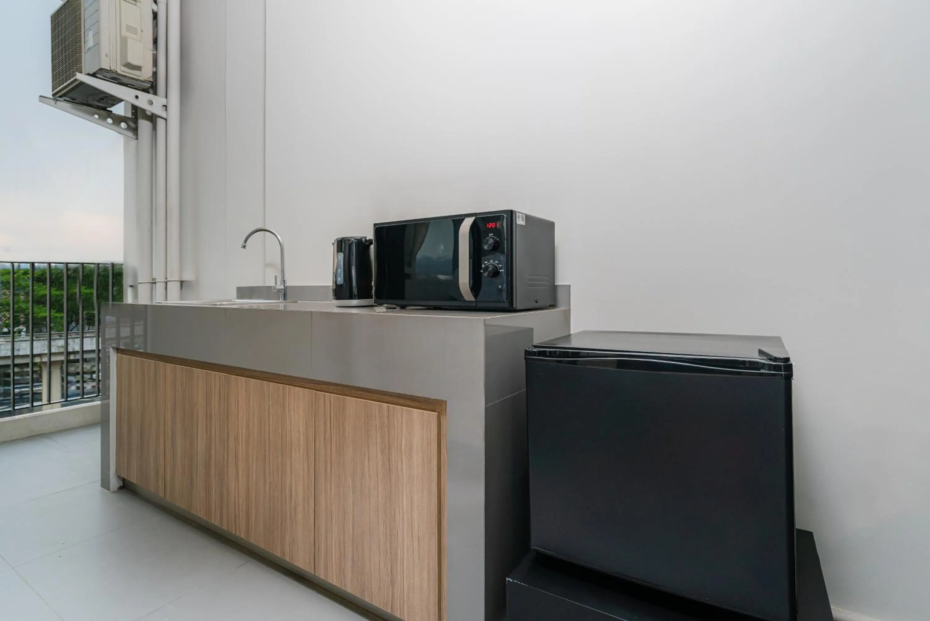 TV/Entertainment Center in Q-Box Hotel Bangkok Blossom (SHA Plus)