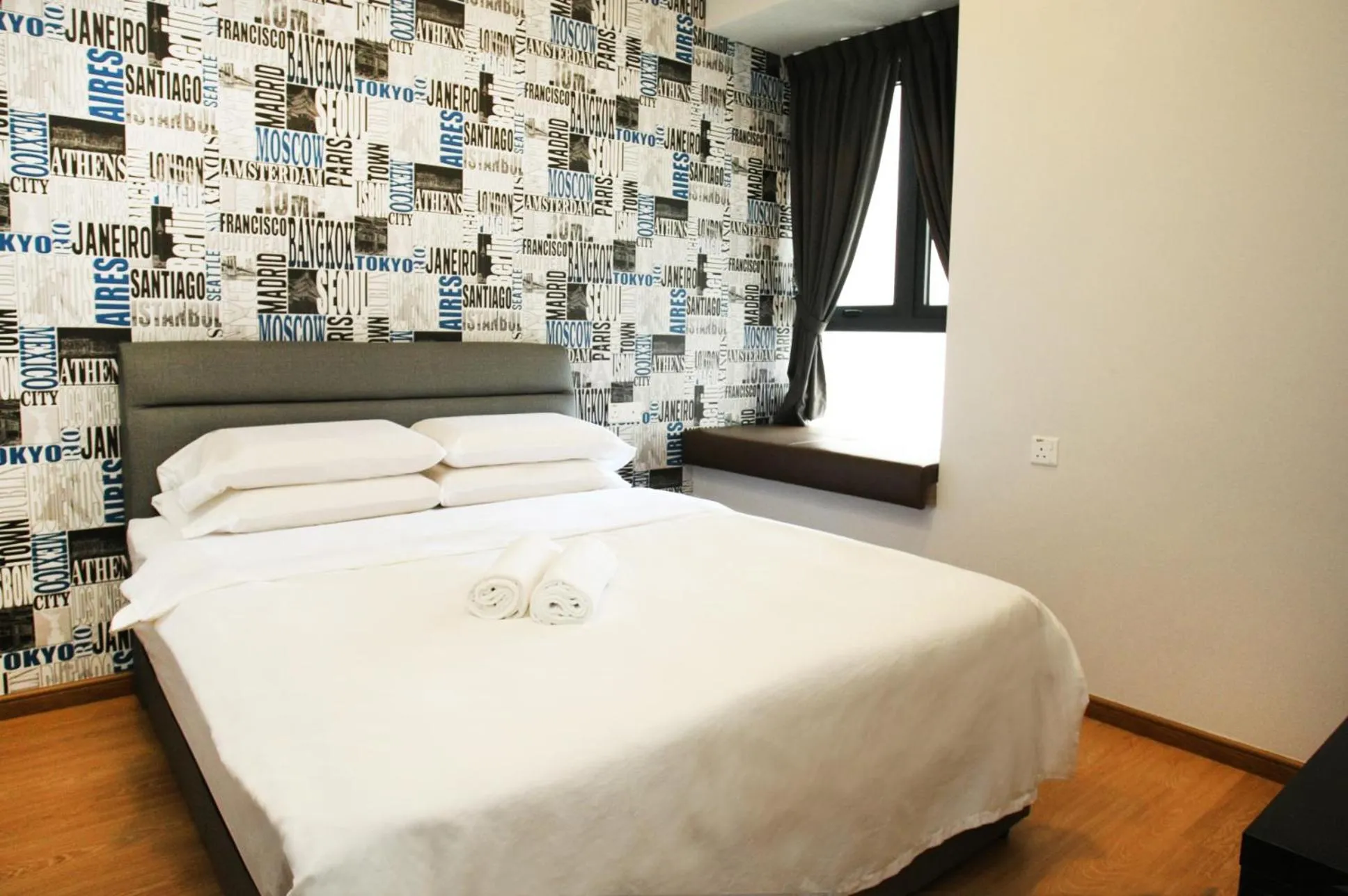 Bed in Country garden danga bay ,bay point