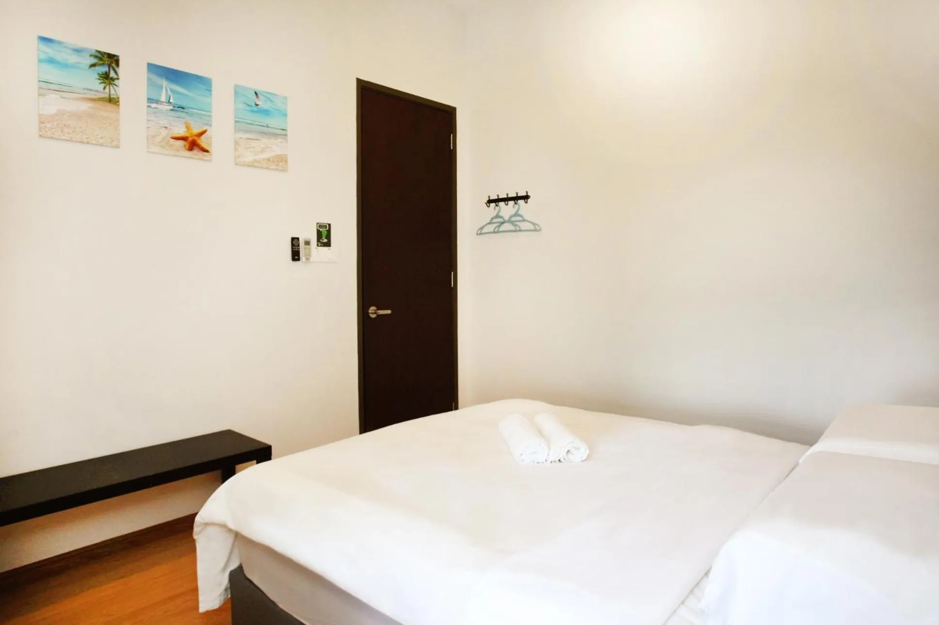 Bed in Country garden danga bay ,bay point