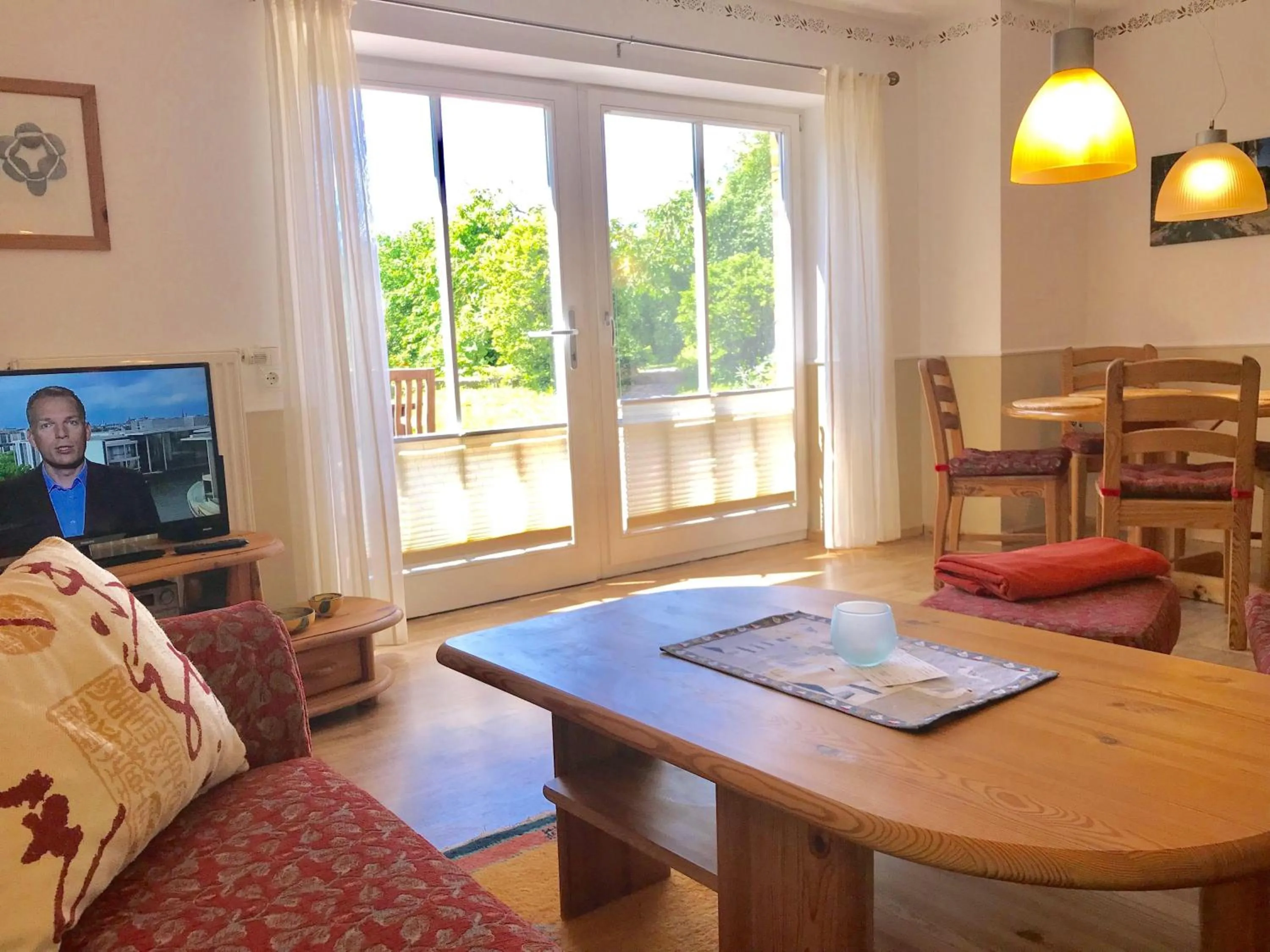 Ein-Steinwurf-zum-Ostseestrand-Ferienwohnung-Martha-mit-Terrasse