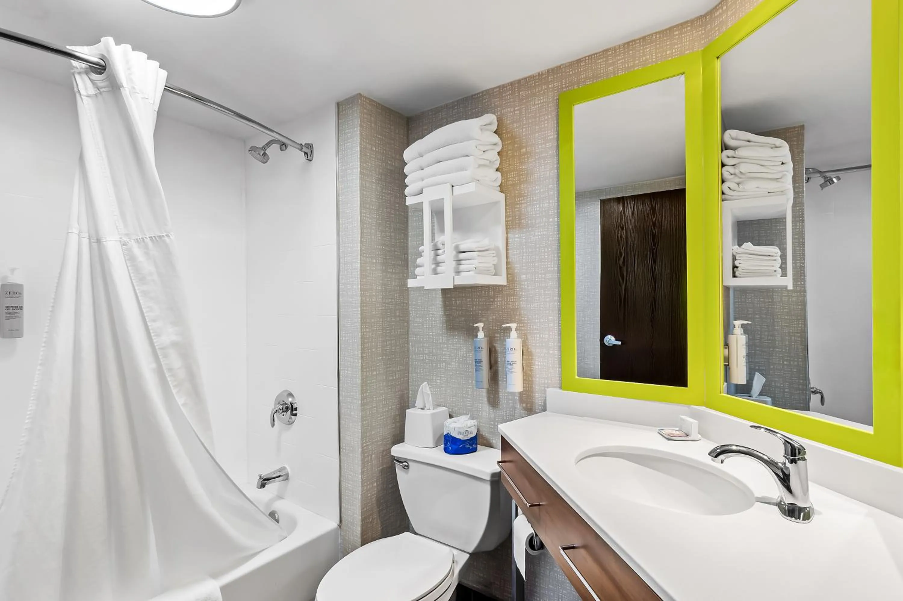 Bathroom in Hampton Inn Princeton