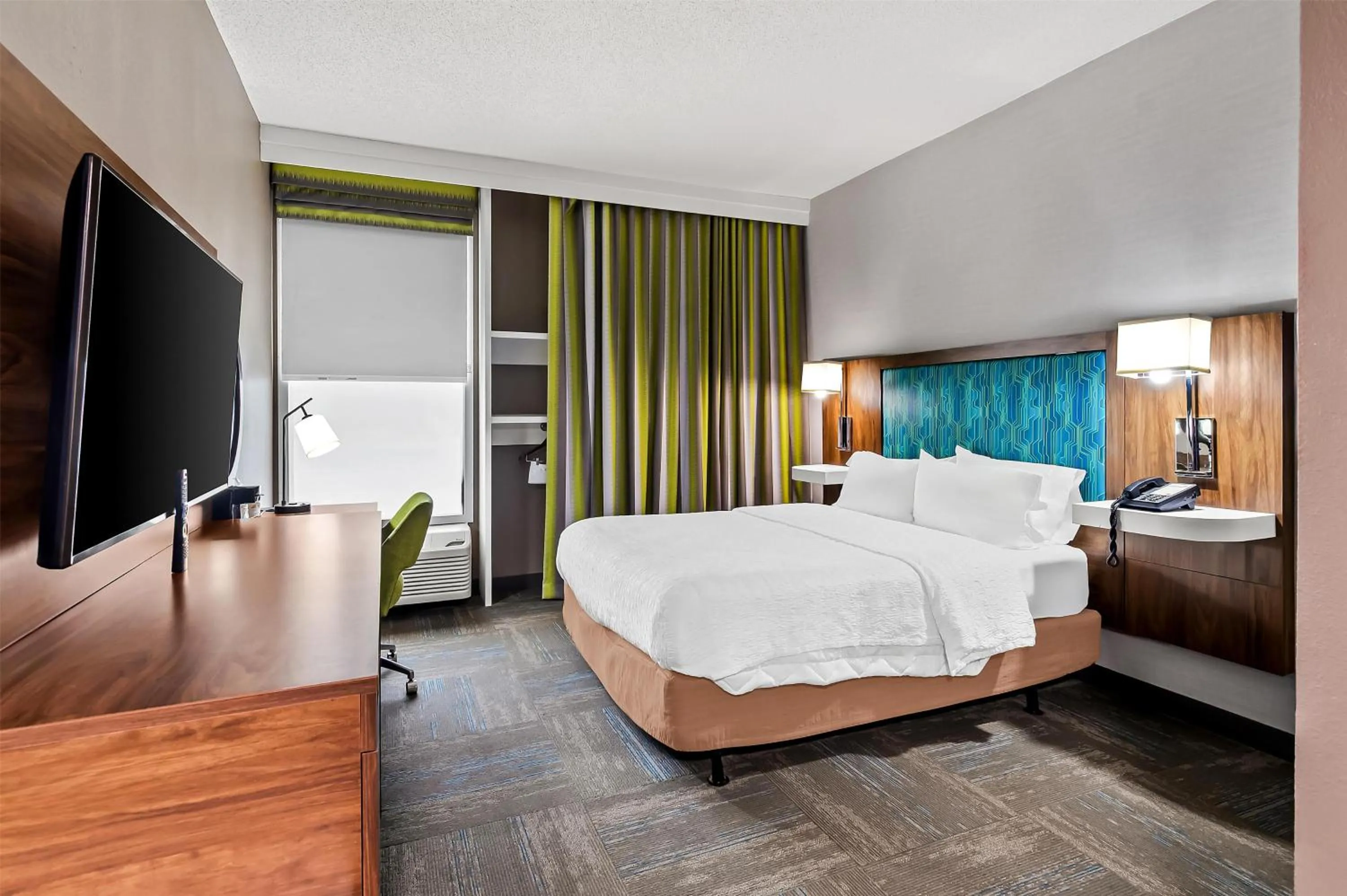 Bed in Hampton Inn Princeton