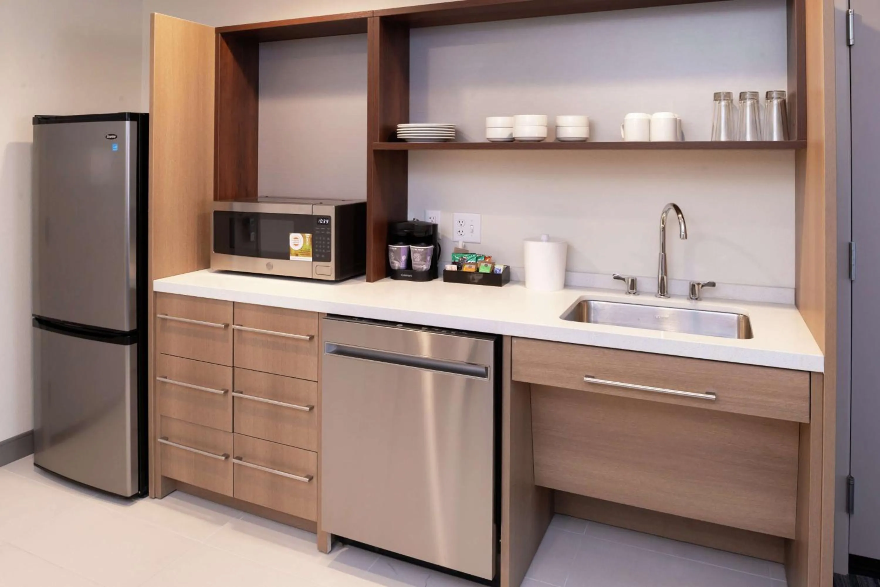 Kitchen or kitchenette in Home2 Suites By Hilton New Albany Columbus