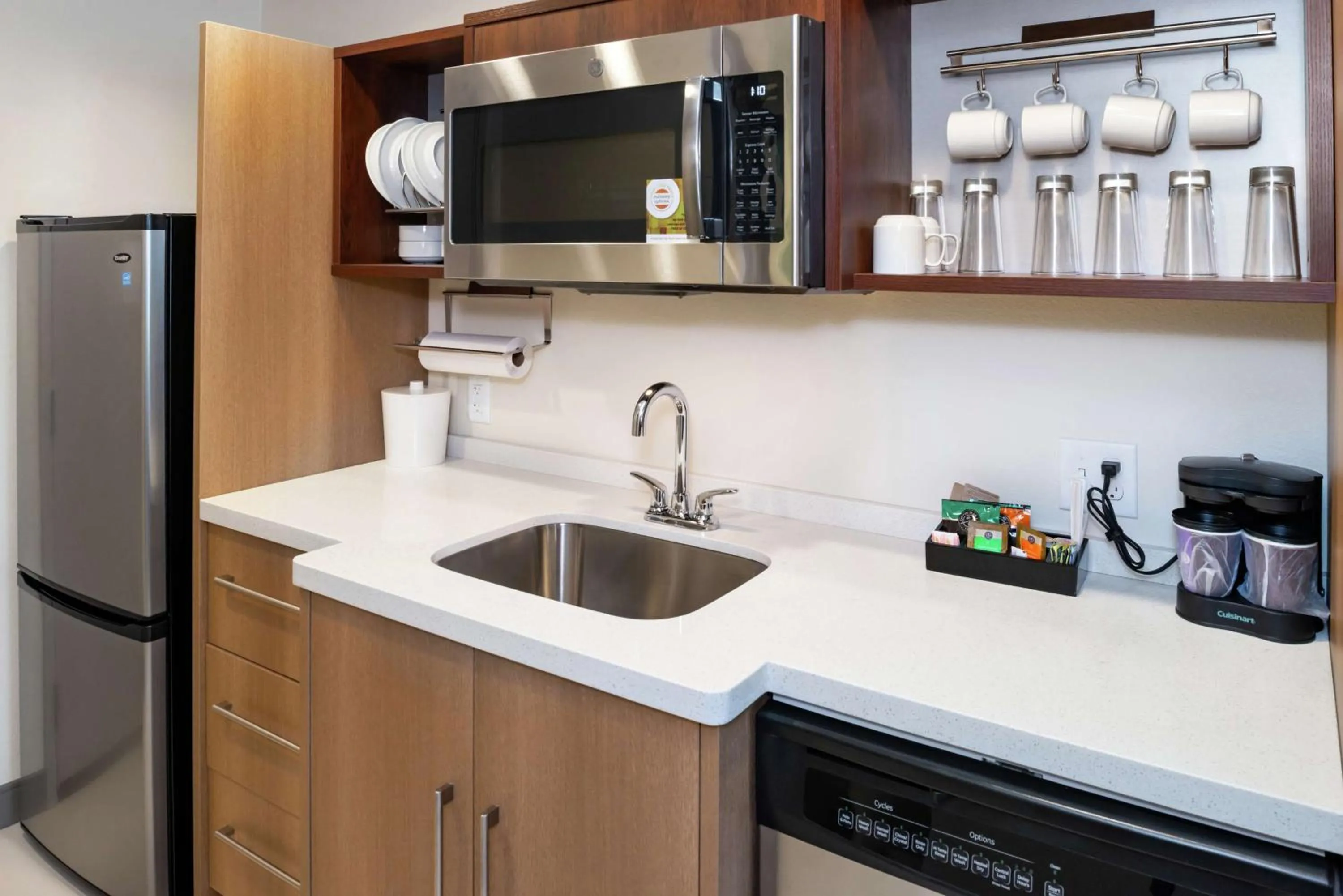 Kitchen or kitchenette in Home2 Suites By Hilton New Albany Columbus