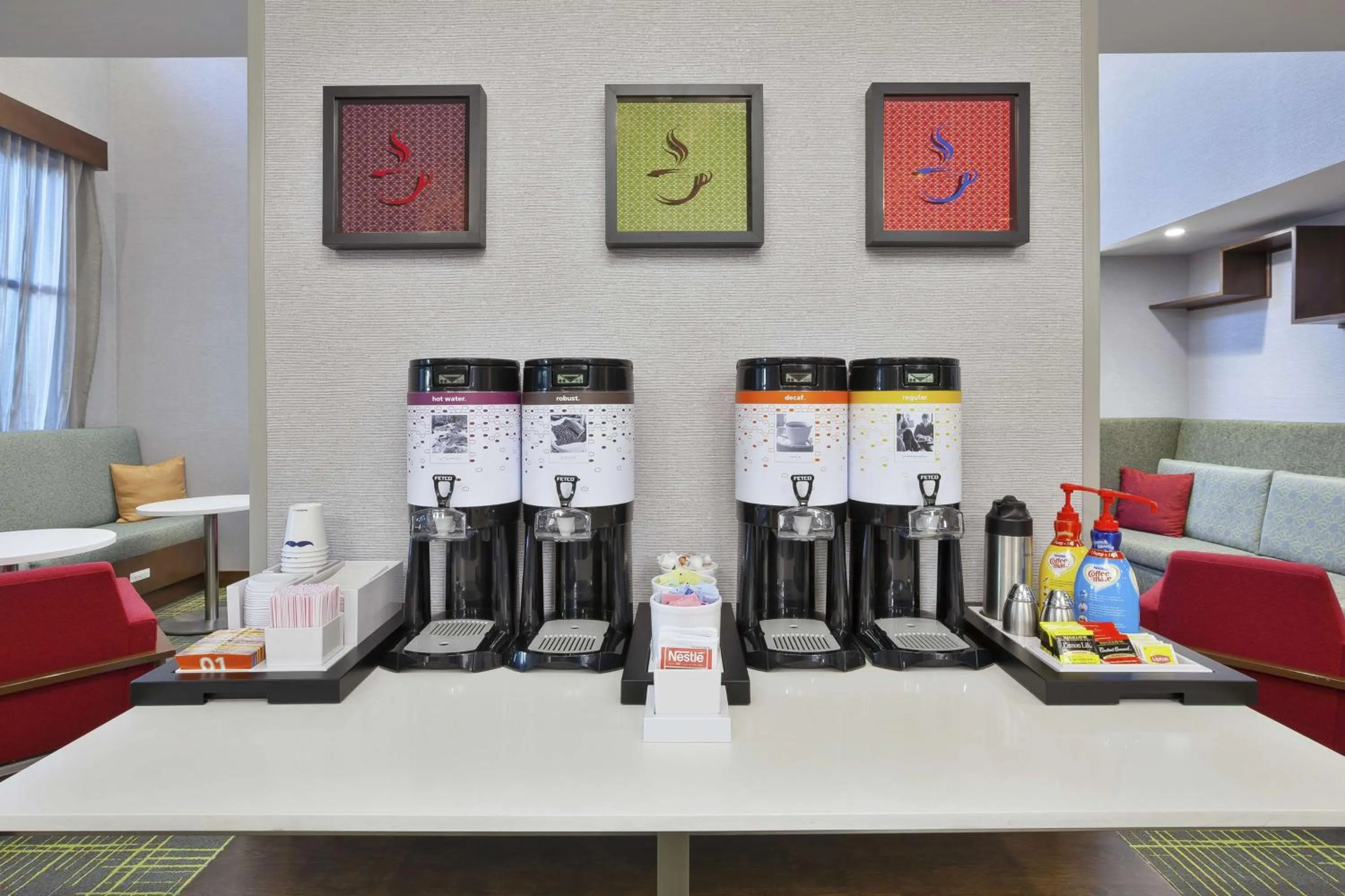 Dining area in Hampton Inn & Suites Grandville Grand Rapids South