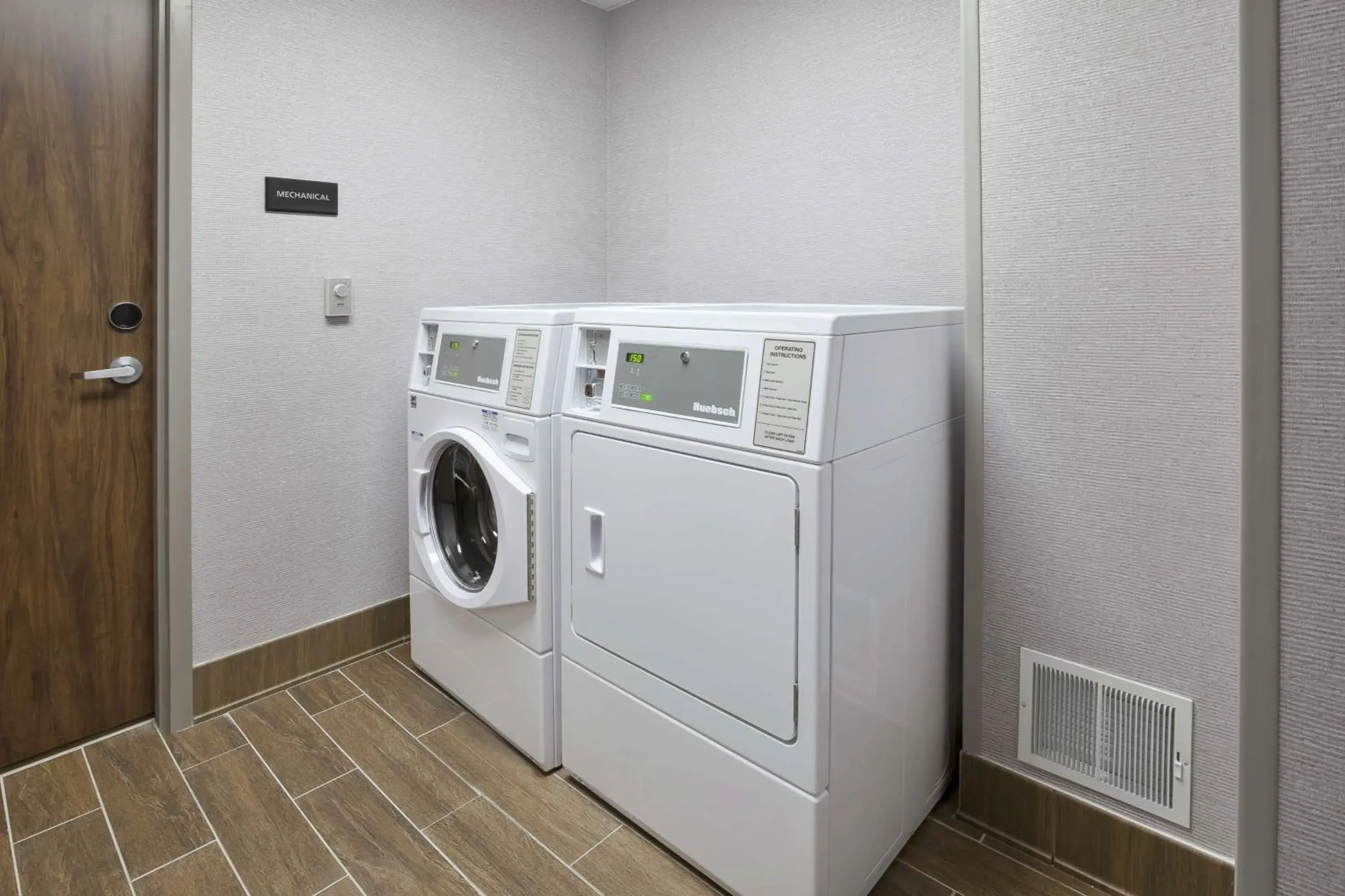 Property building in Hampton Inn & Suites Grandville Grand Rapids South Property building in Hampton Inn & Suites Grandville Grand Rapids South