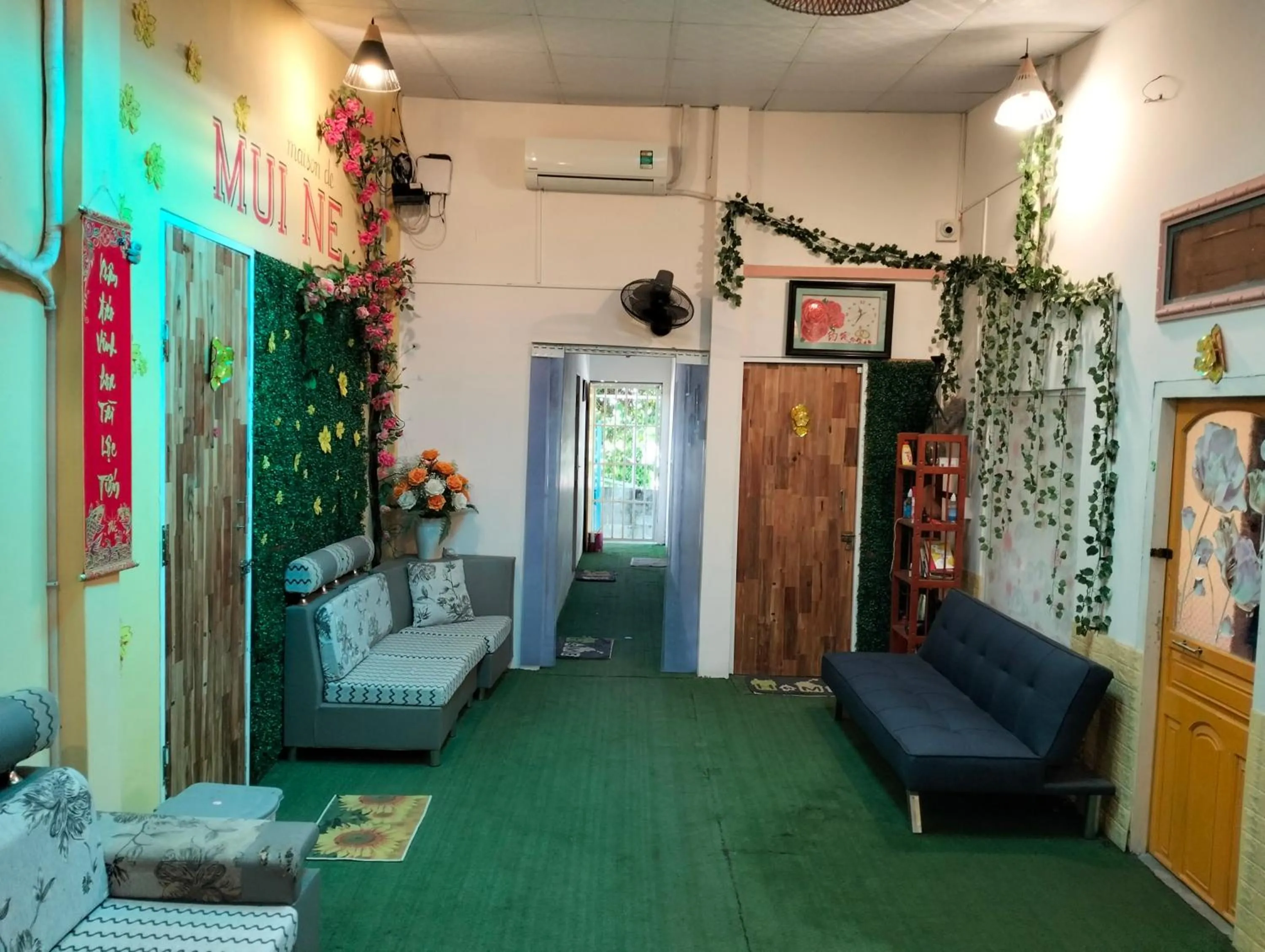 Communal lounge/ TV room in BONNIE HOMESTAY Mui Ne