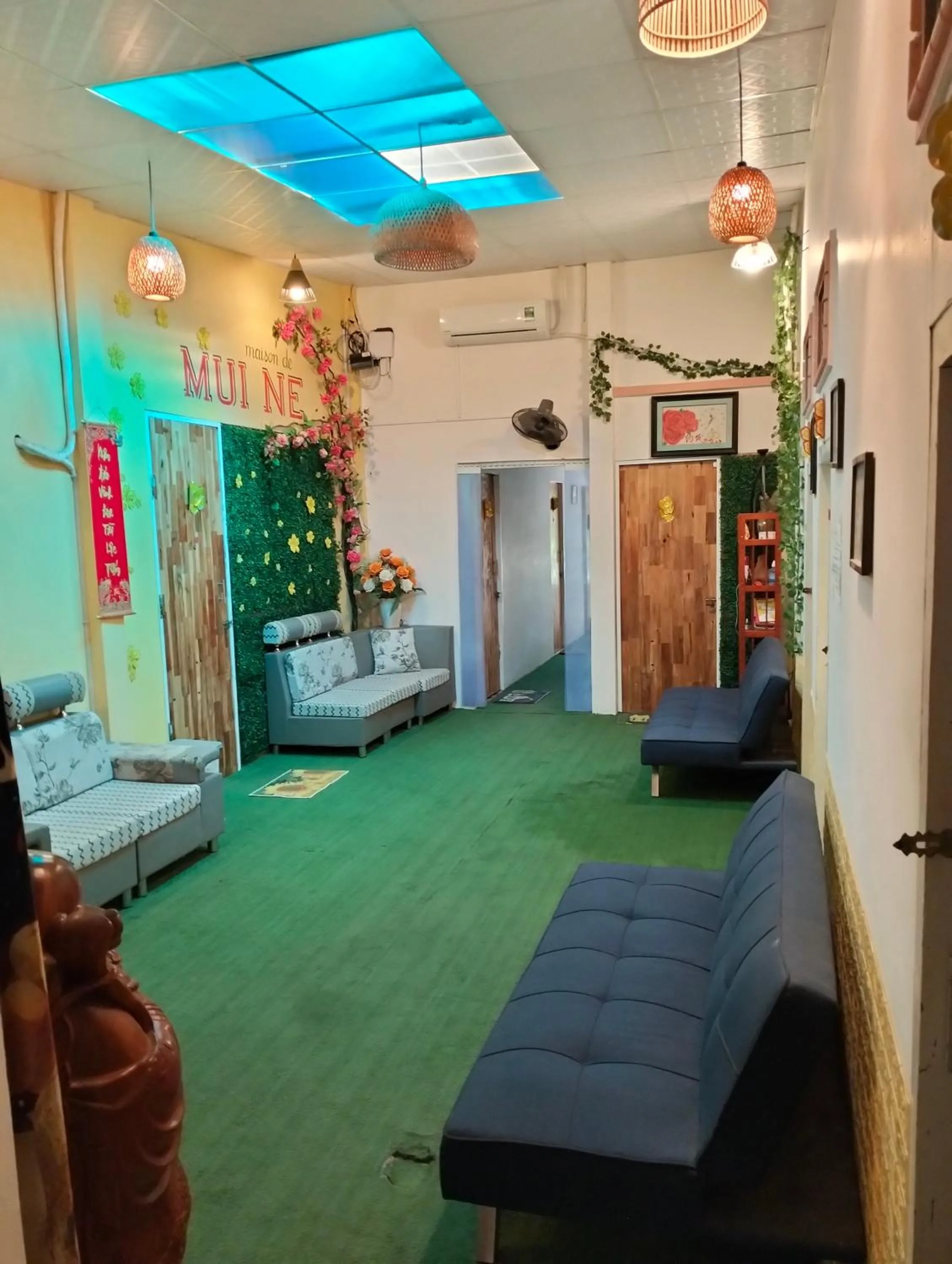 Communal lounge/ TV room, Bed in BONNIE HOMESTAY Mui Ne